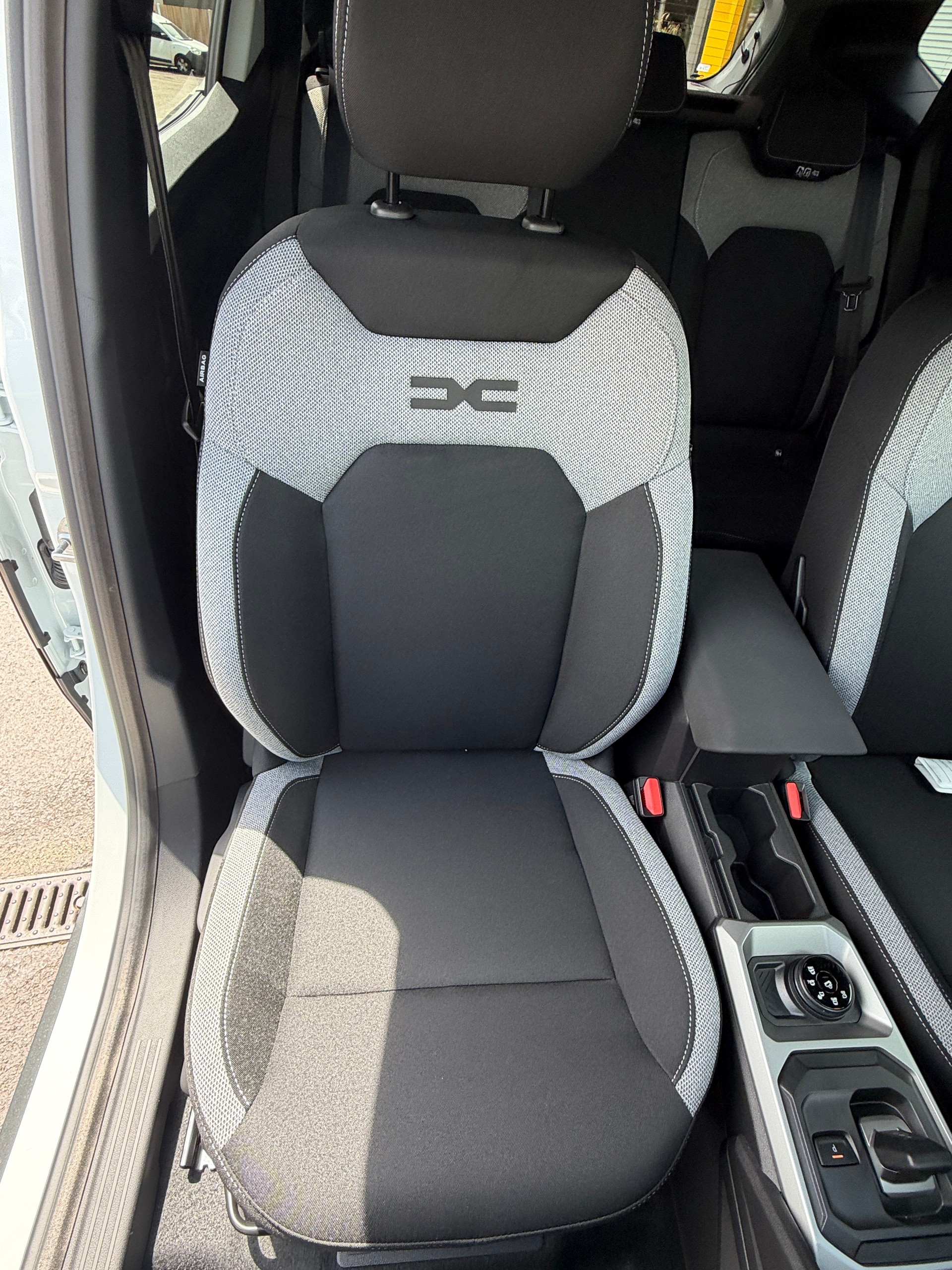 DACIA Duster TCe Hybrid 150 48V Journey 4x4-image-8