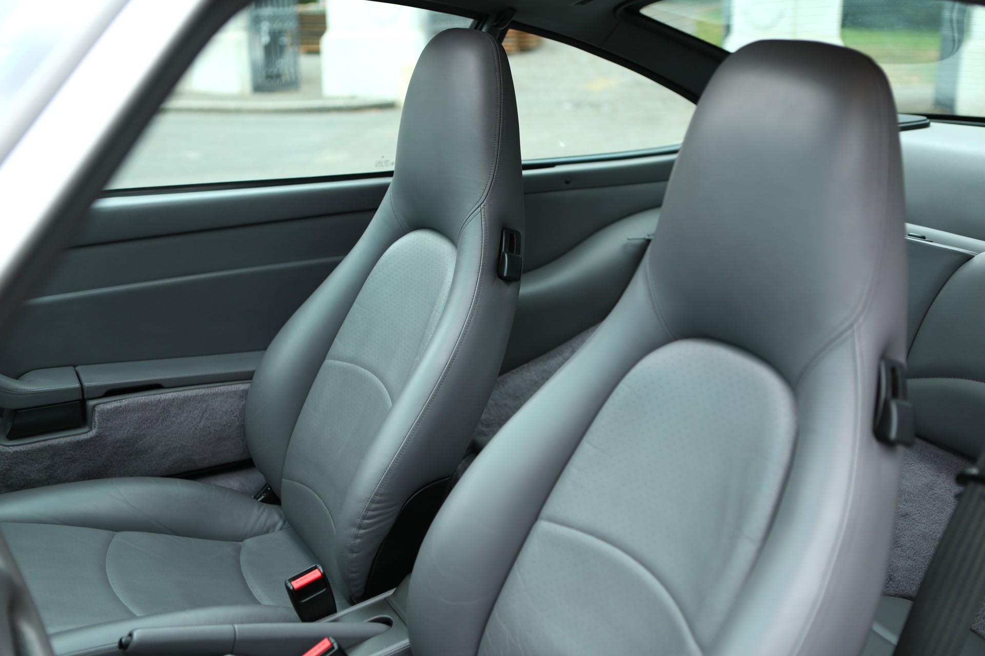 PORSCHE 911 Turbo 993-image-14