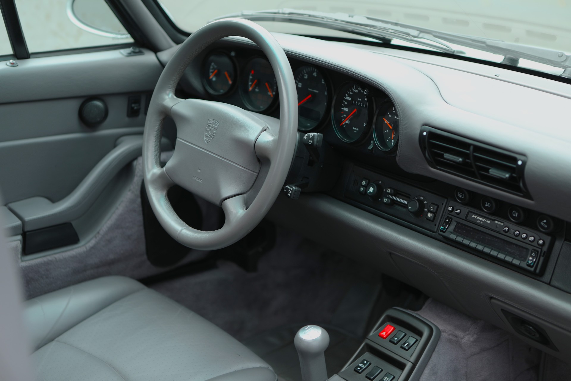 PORSCHE 911 Turbo 993-image-15
