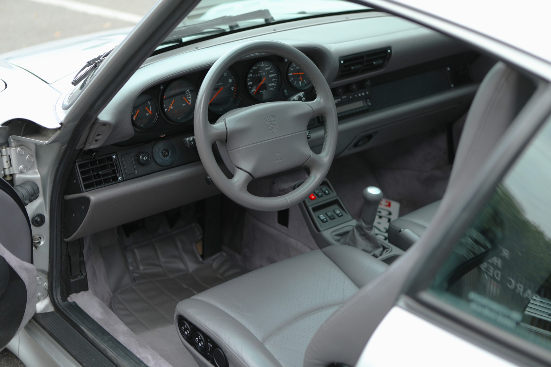 PORSCHE 911 Turbo 993-image-12