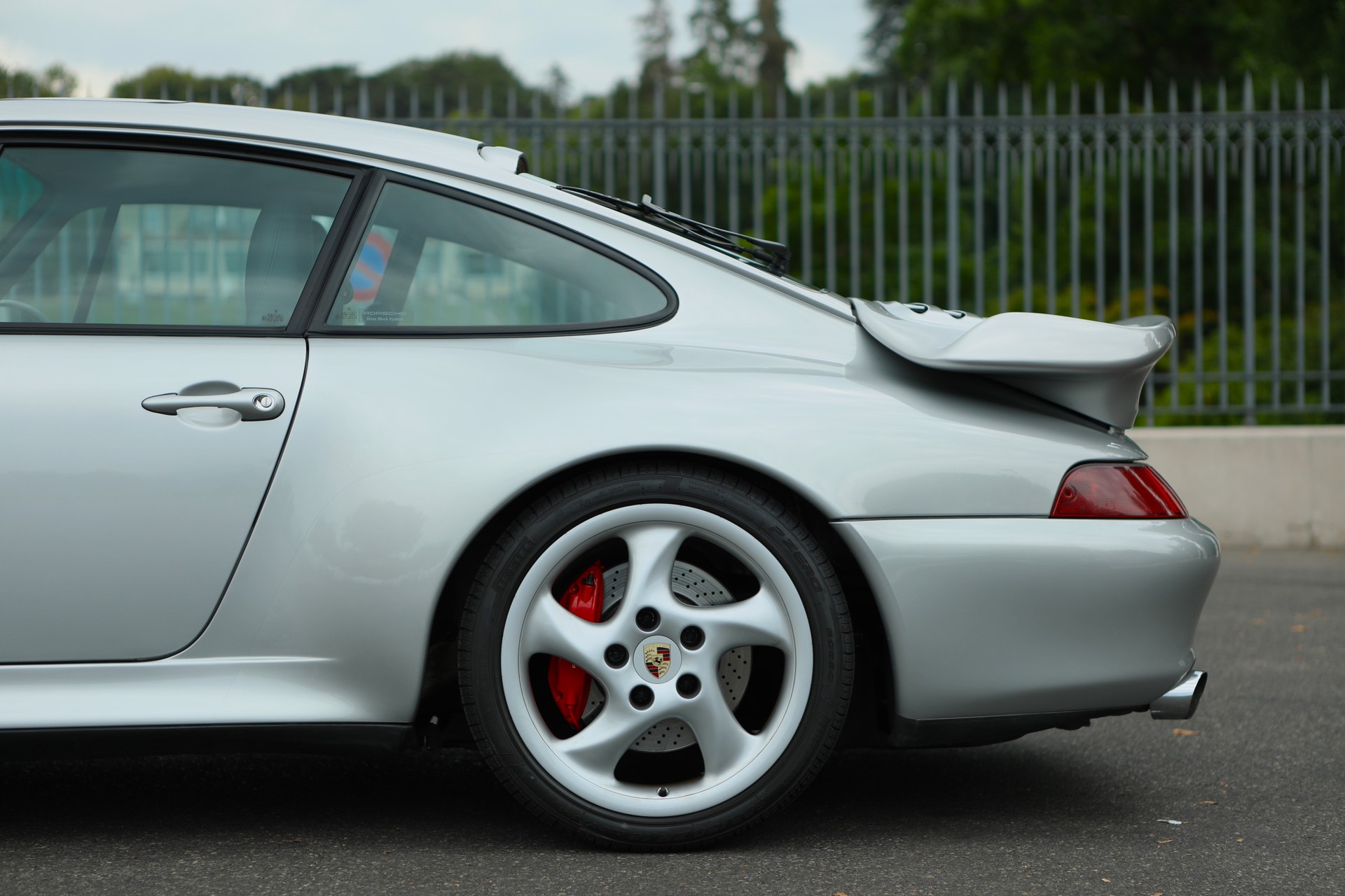 PORSCHE 911 Turbo 993-image-1