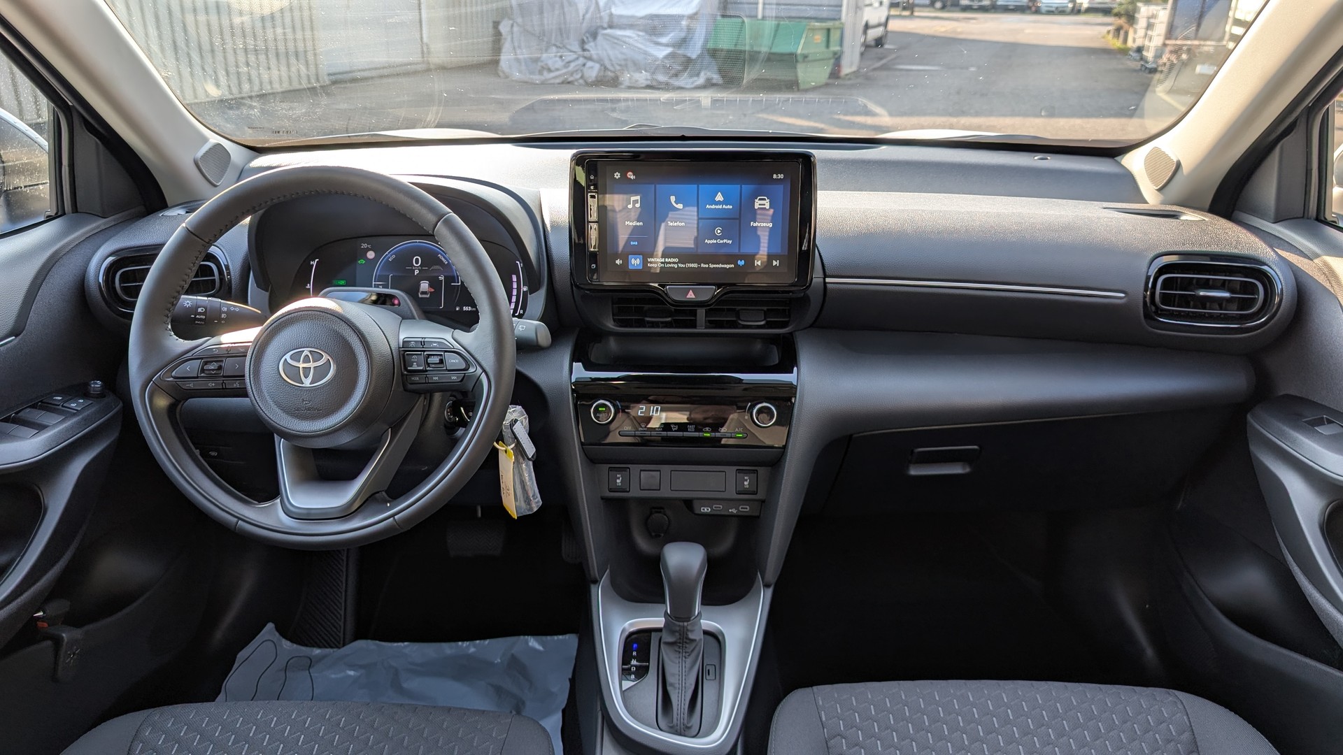 TOYOTA Yaris Cross 1.5 Comfort e-CVT-image-15