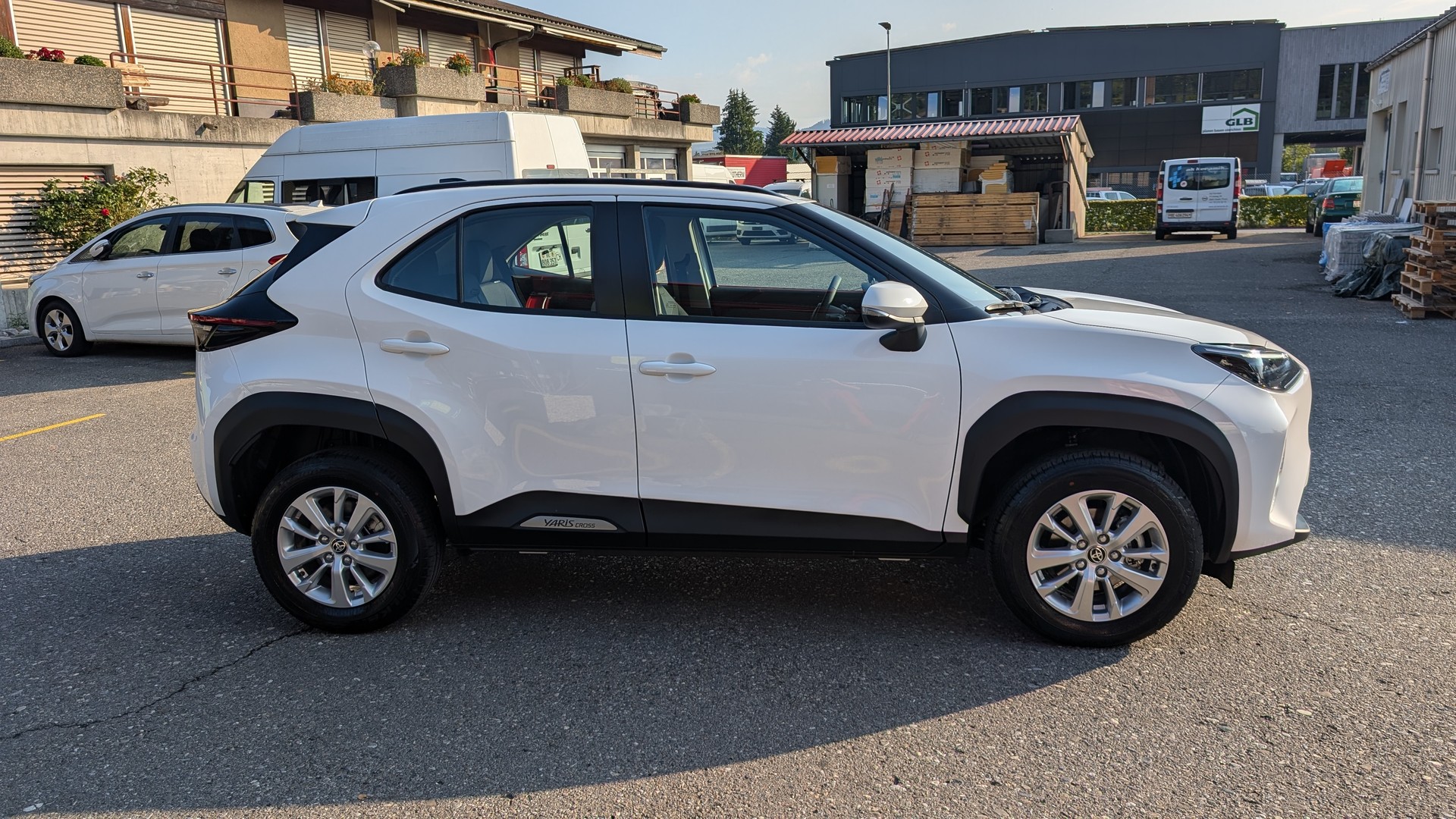 TOYOTA Yaris Cross 1.5 Comfort e-CVT-image-3