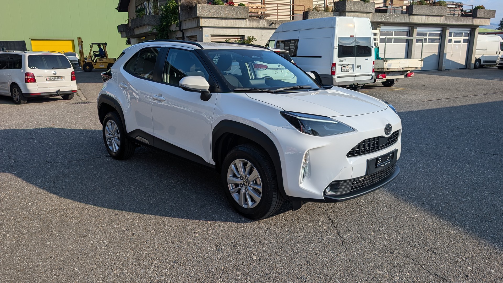 TOYOTA Yaris Cross 1.5 Comfort e-CVT-image-2