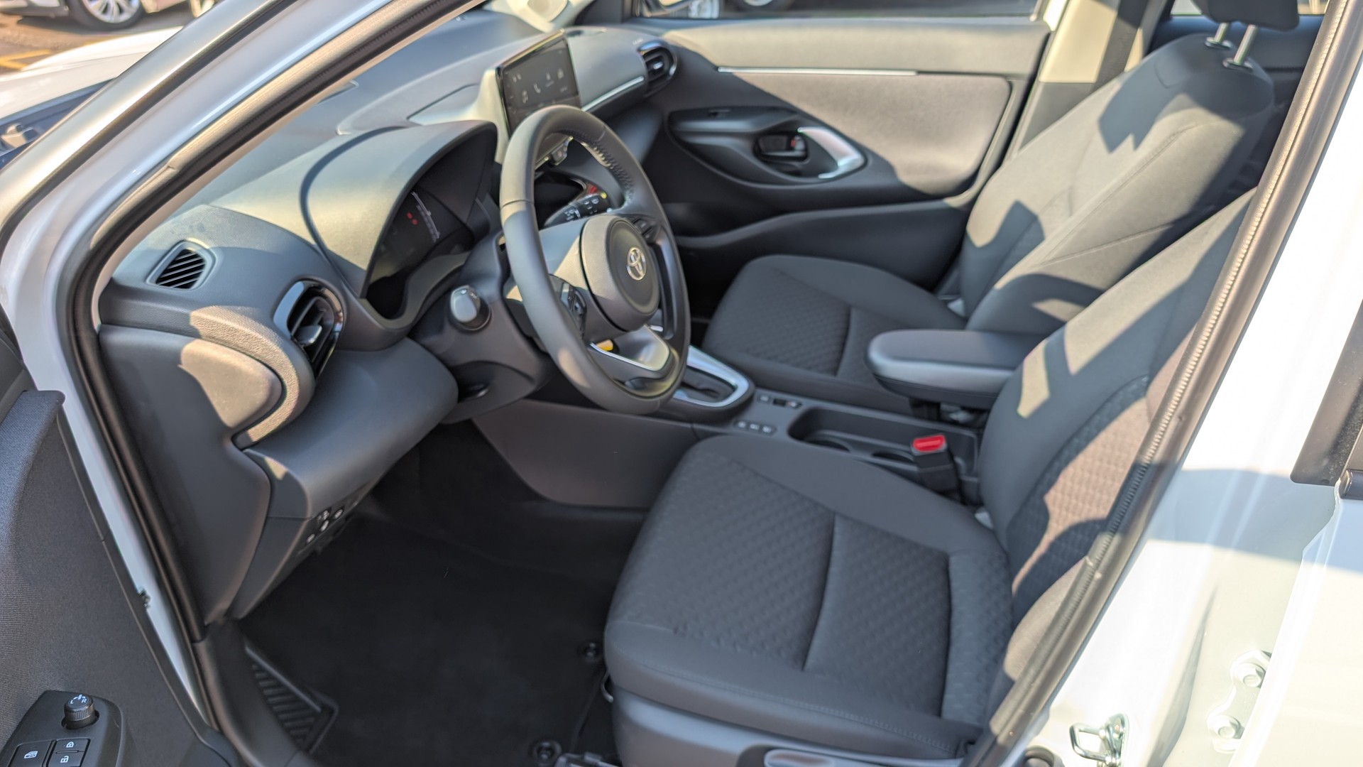 TOYOTA Yaris Cross 1.5 Comfort e-CVT-image-8