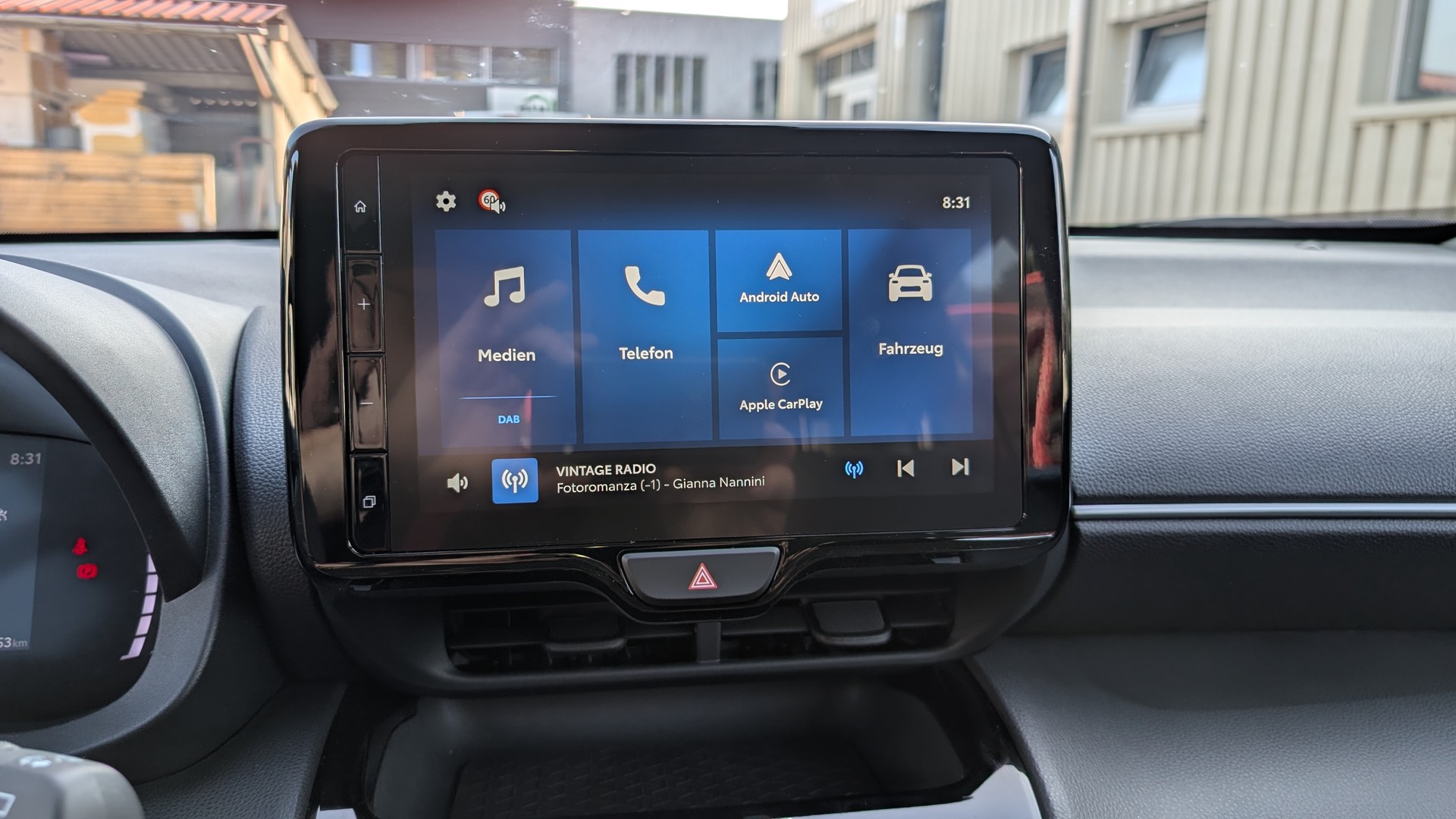 TOYOTA Yaris Cross 1.5 Comfort e-CVT-image-16