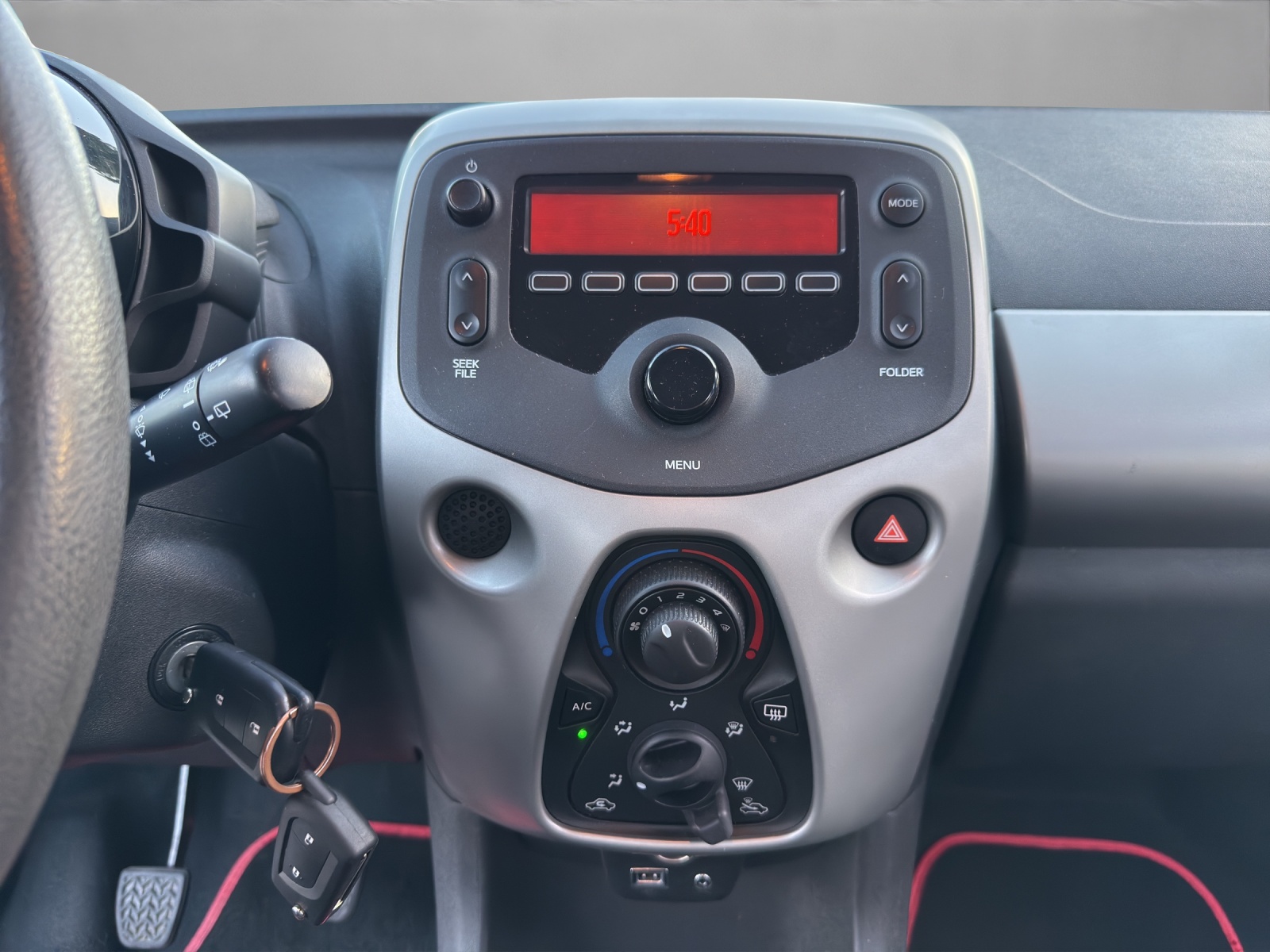 CITROEN C1 1.0 e-VTi Stop&Start Shine Airscape-image-14