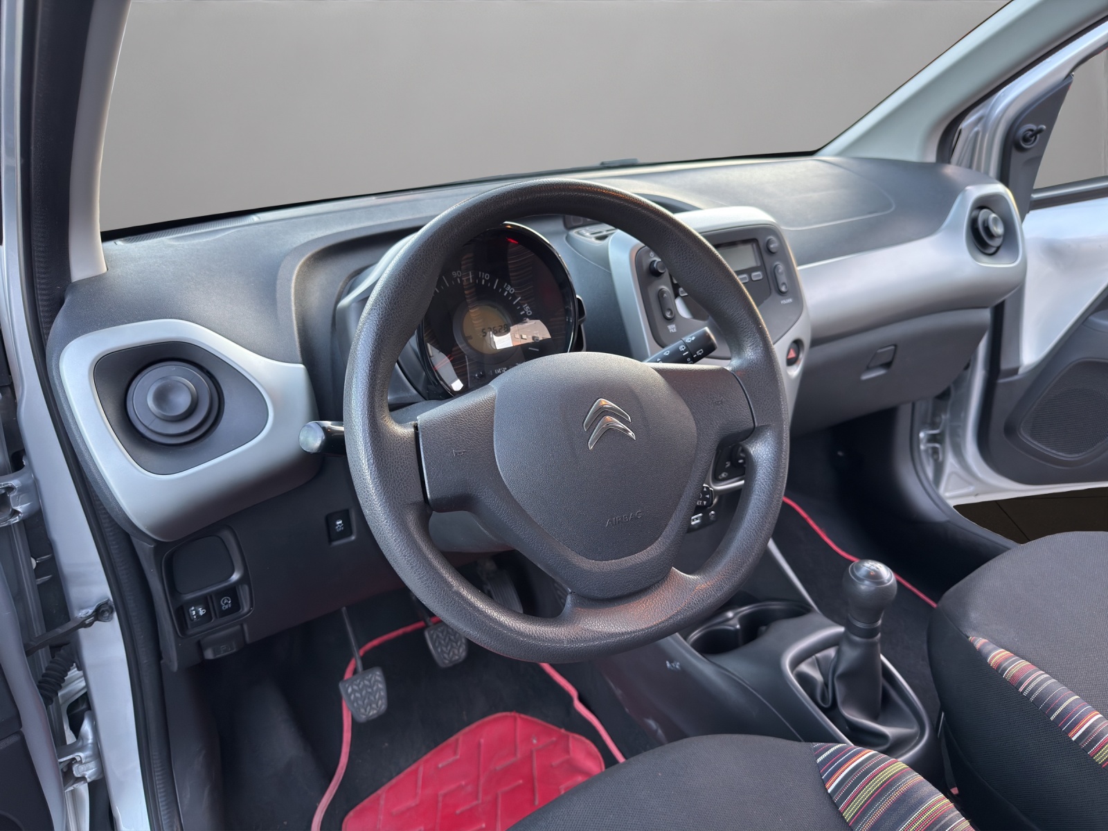 CITROEN C1 1.0 e-VTi Stop&Start Shine Airscape-image-9
