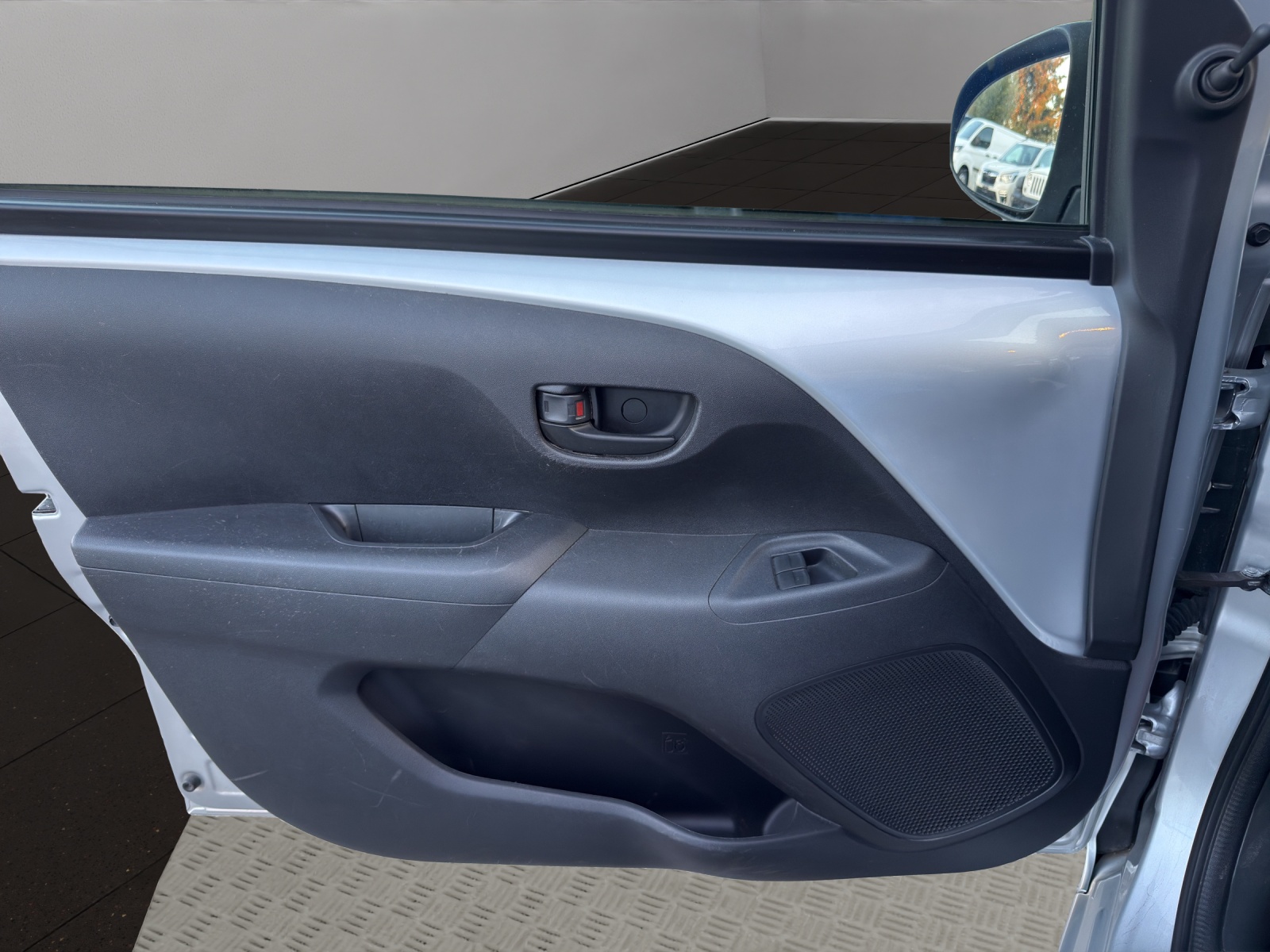CITROEN C1 1.0 e-VTi Stop&Start Shine Airscape-image-11