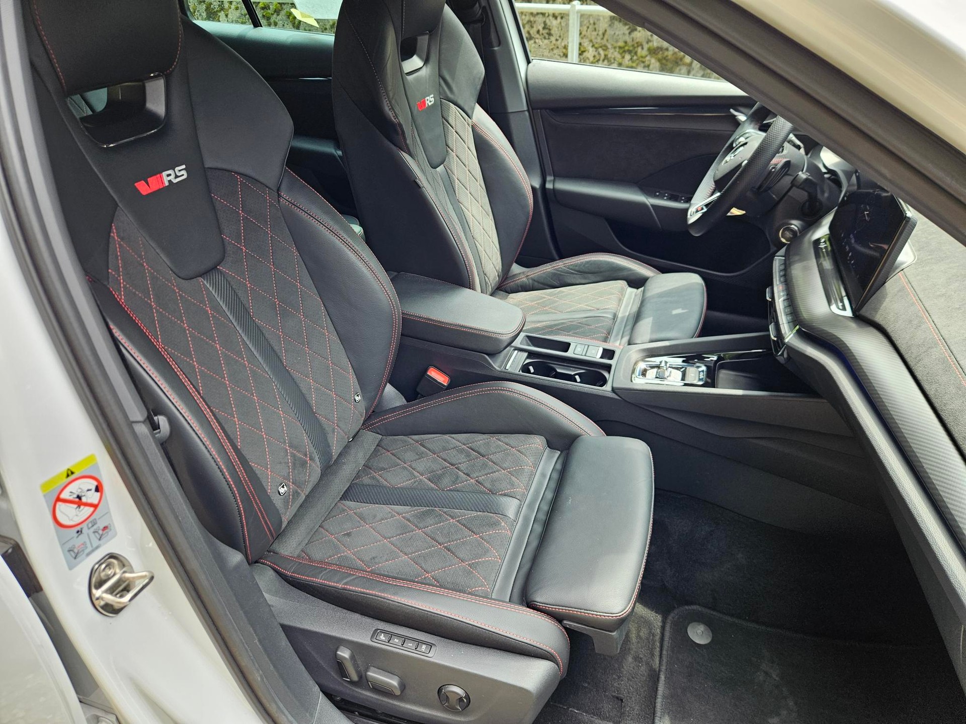 SKODA 2.0 TDI RS 4x4 DSG-image-5