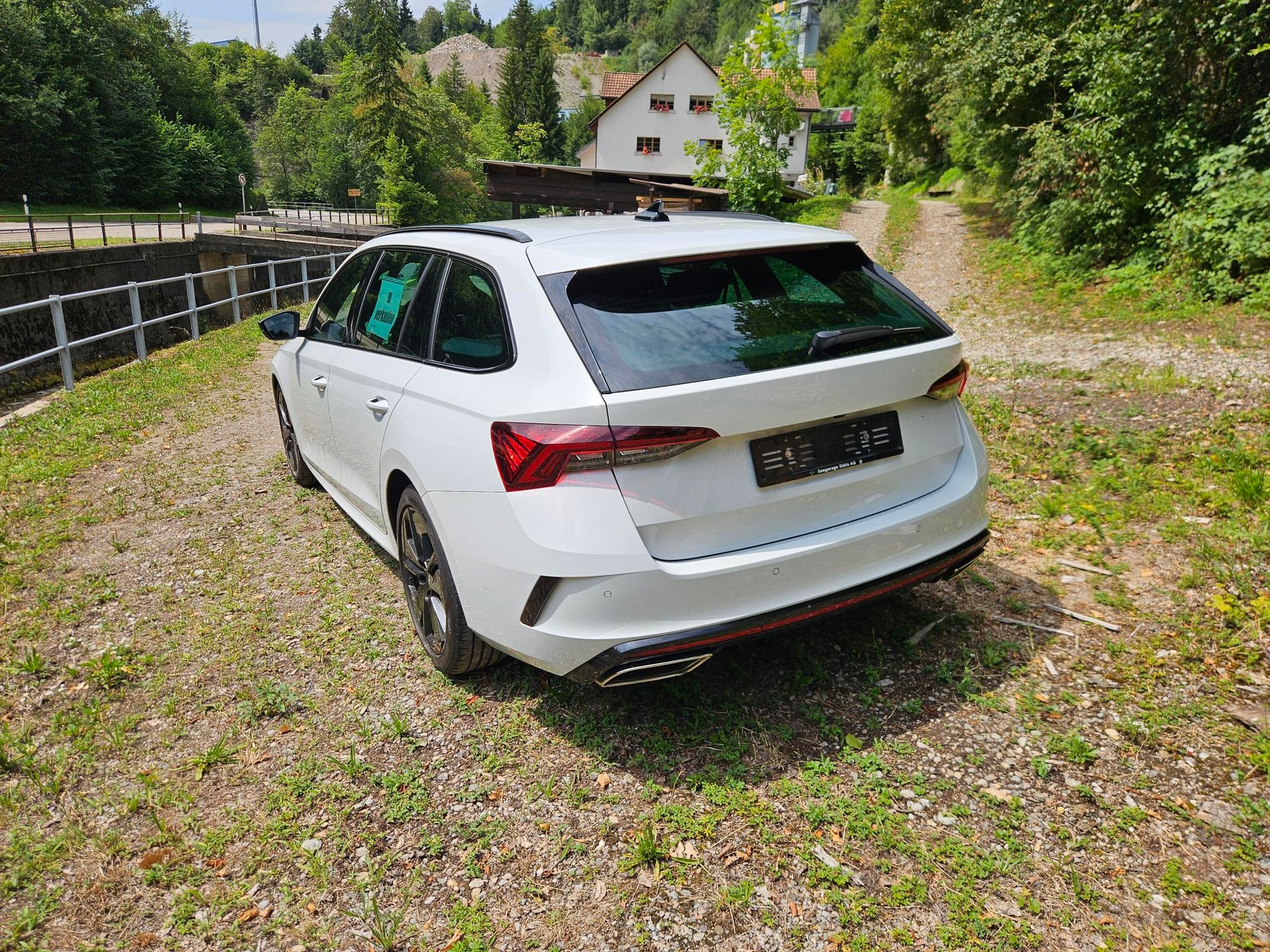 SKODA 2.0 TDI RS 4x4 DSG-image-3