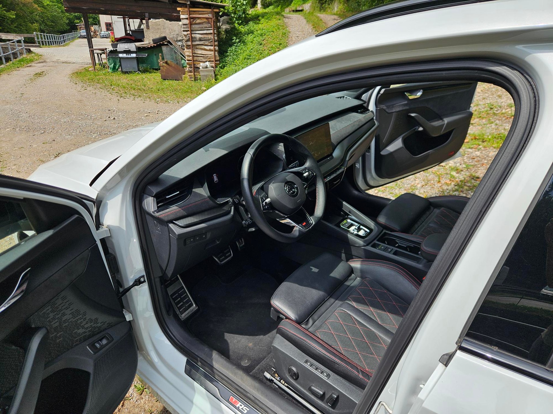 SKODA 2.0 TDI RS 4x4 DSG-image-4