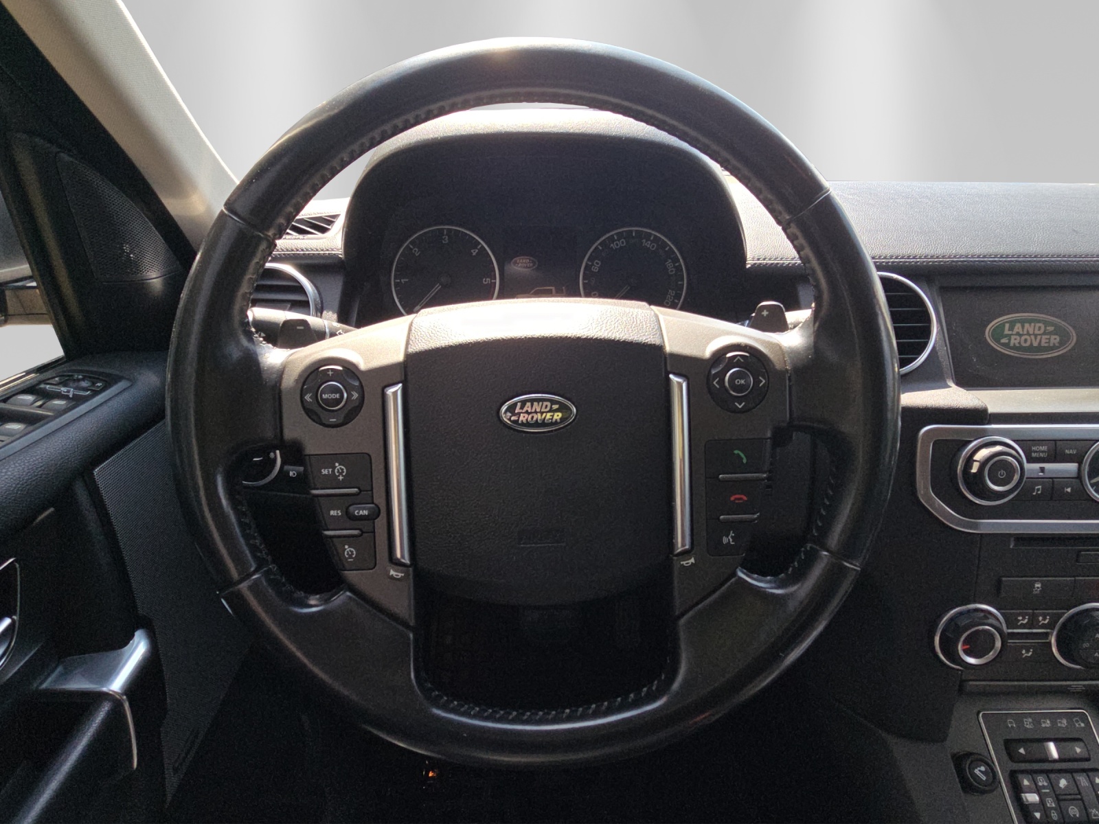 LAND ROVER Discovery 3.0 TDV6 210 Graphite-image-9