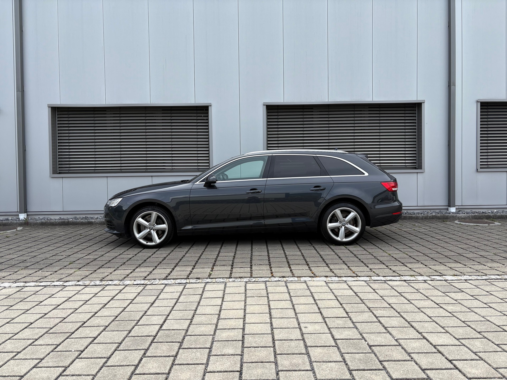 AUDI A4 Avant 2.0 TDI S-tronic-image-10