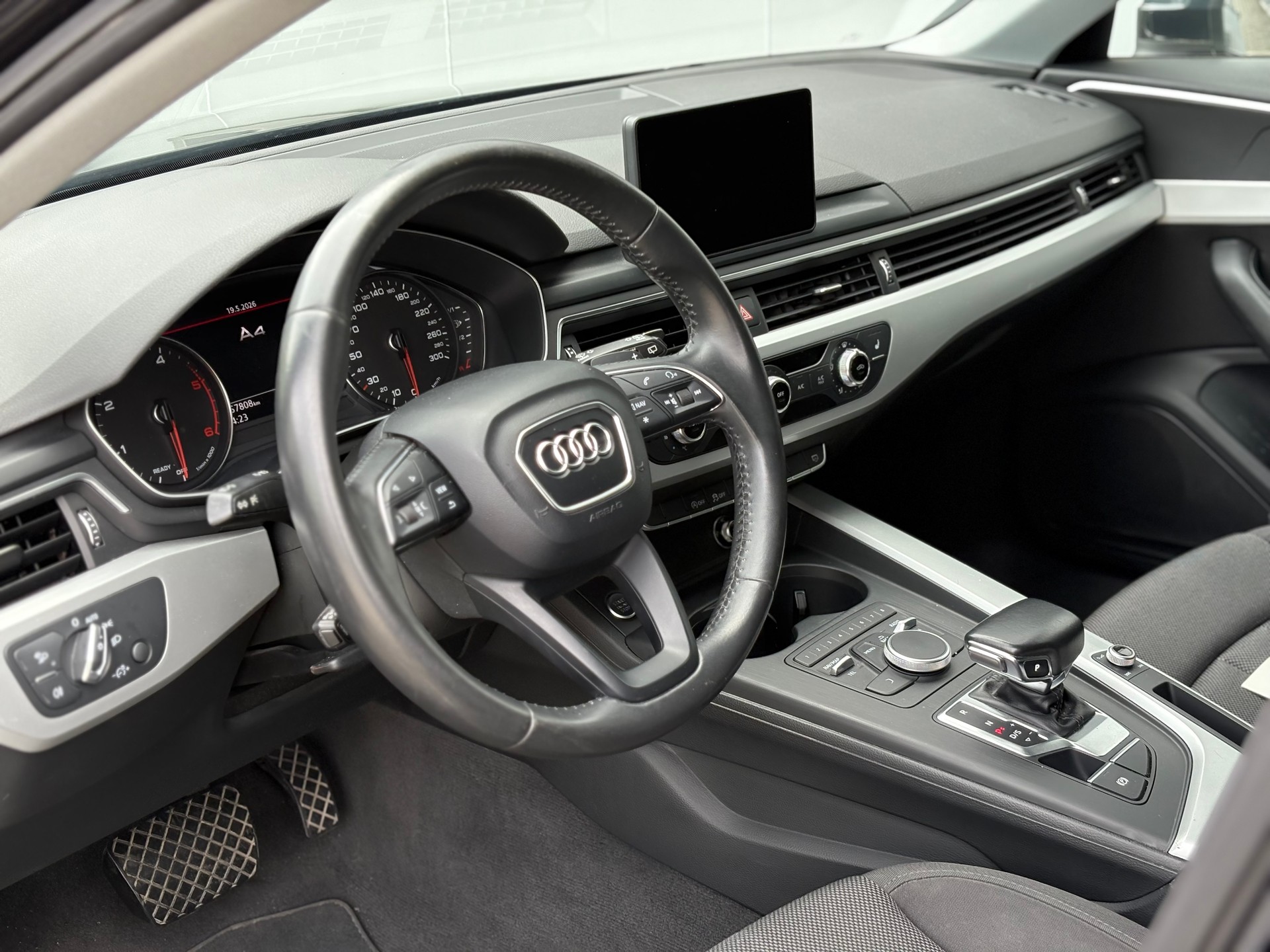 AUDI A4 Avant 2.0 TDI S-tronic-image-12