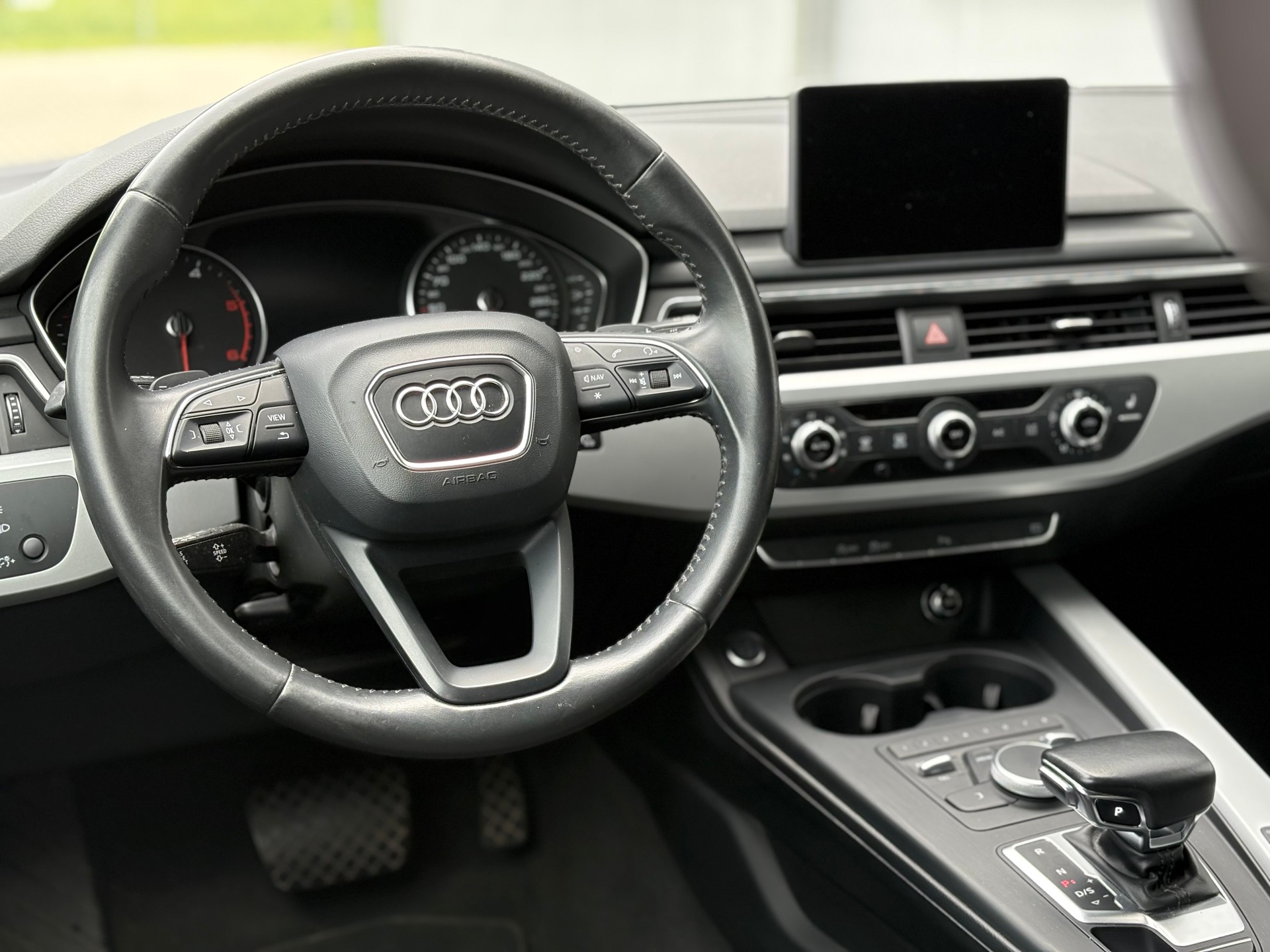 AUDI A4 Avant 2.0 TDI S-tronic-image-13