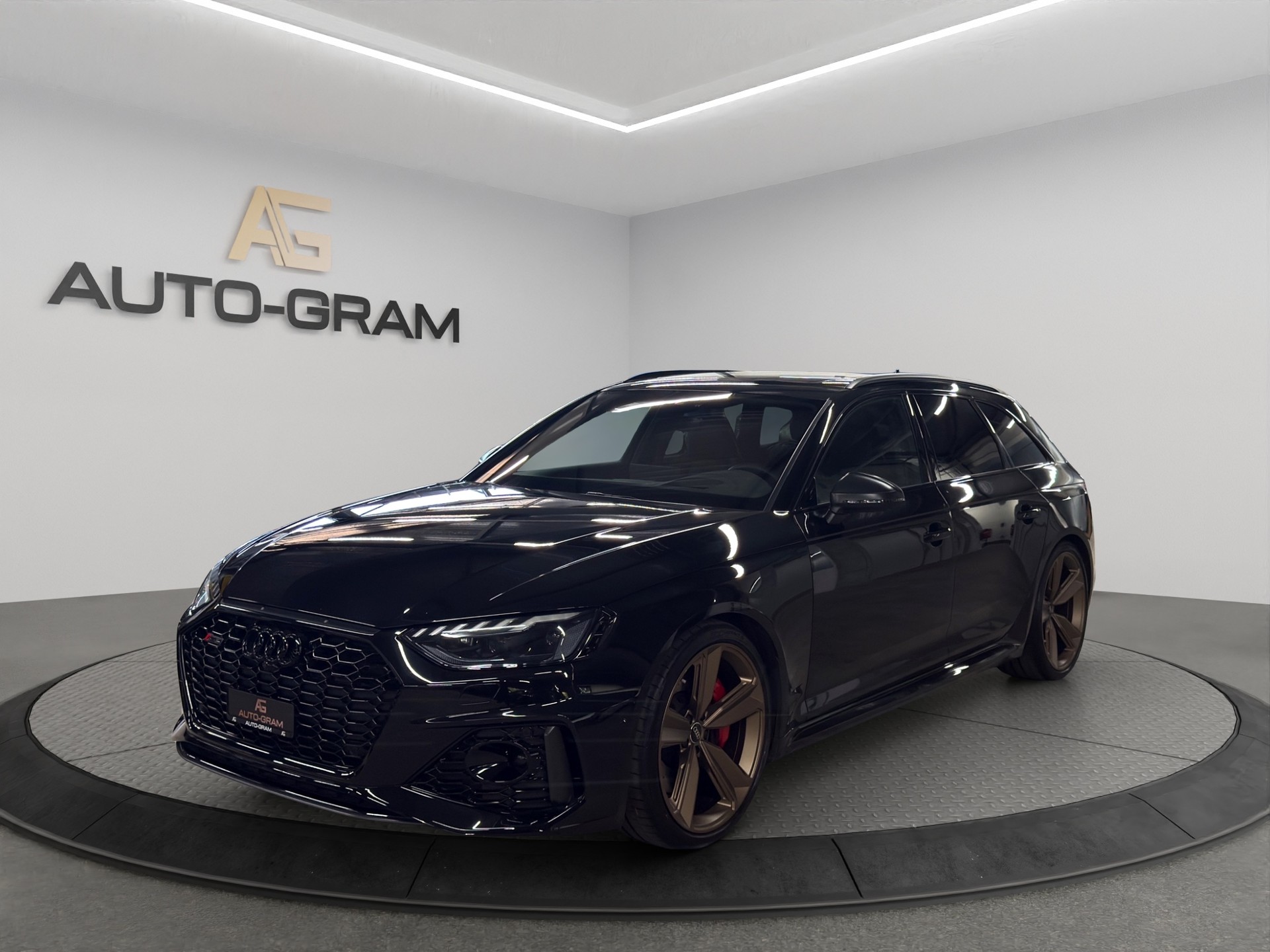 AUDI RS4 Avant quattro tiptronic