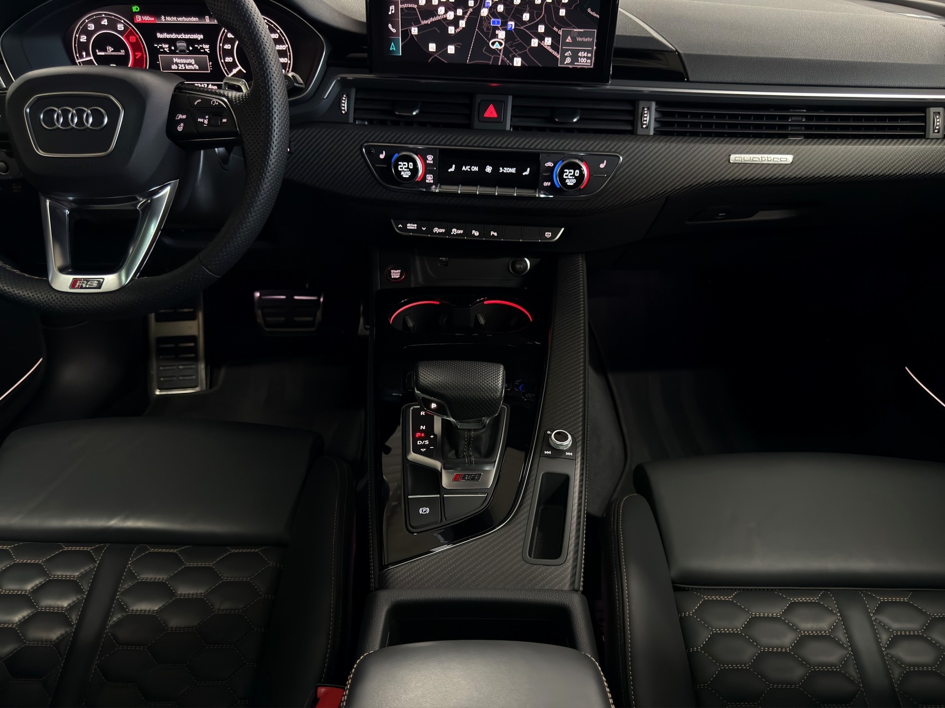 AUDI RS4 Avant quattro tiptronic-image-17