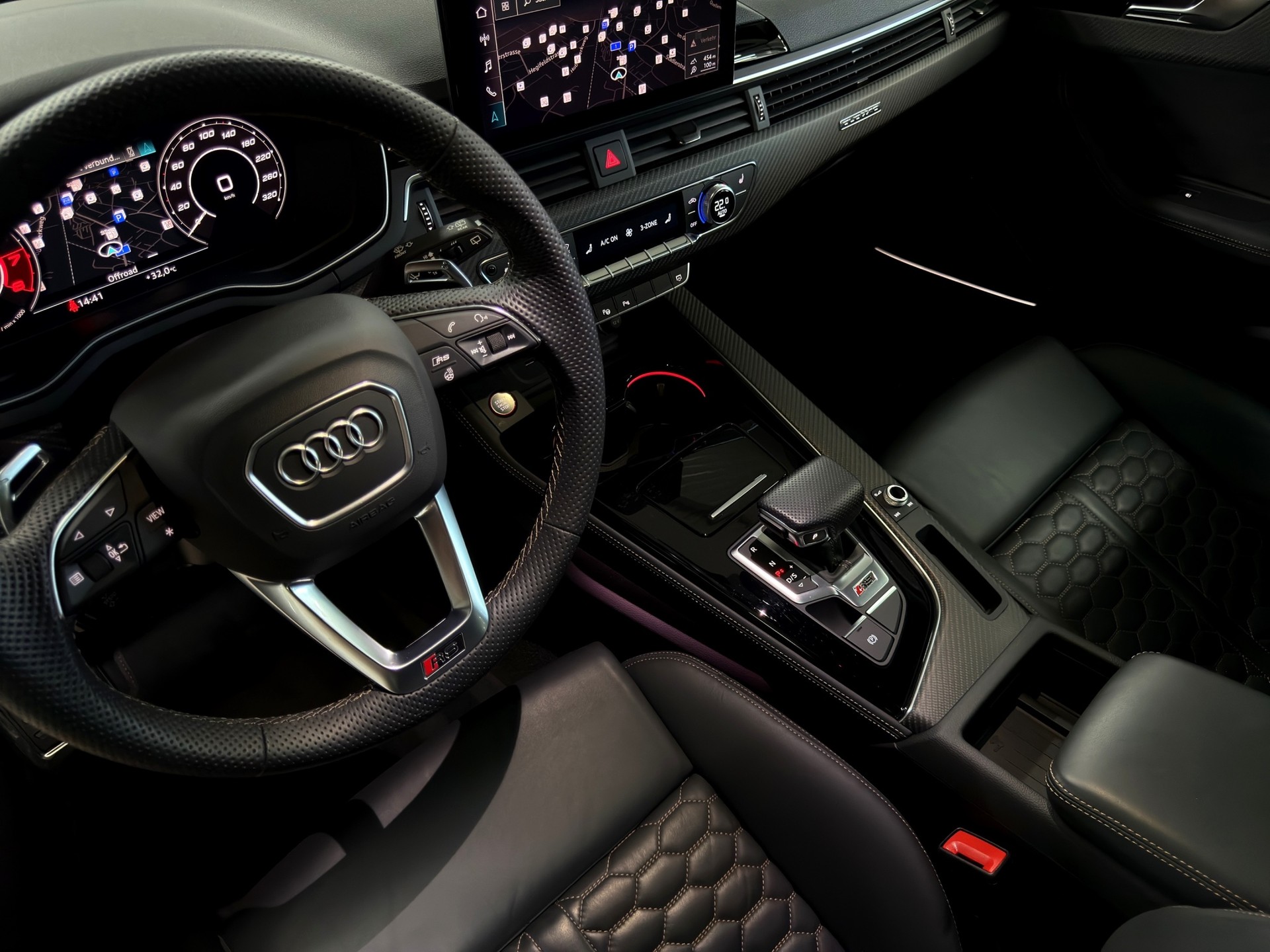 AUDI RS4 Avant quattro tiptronic-image-19