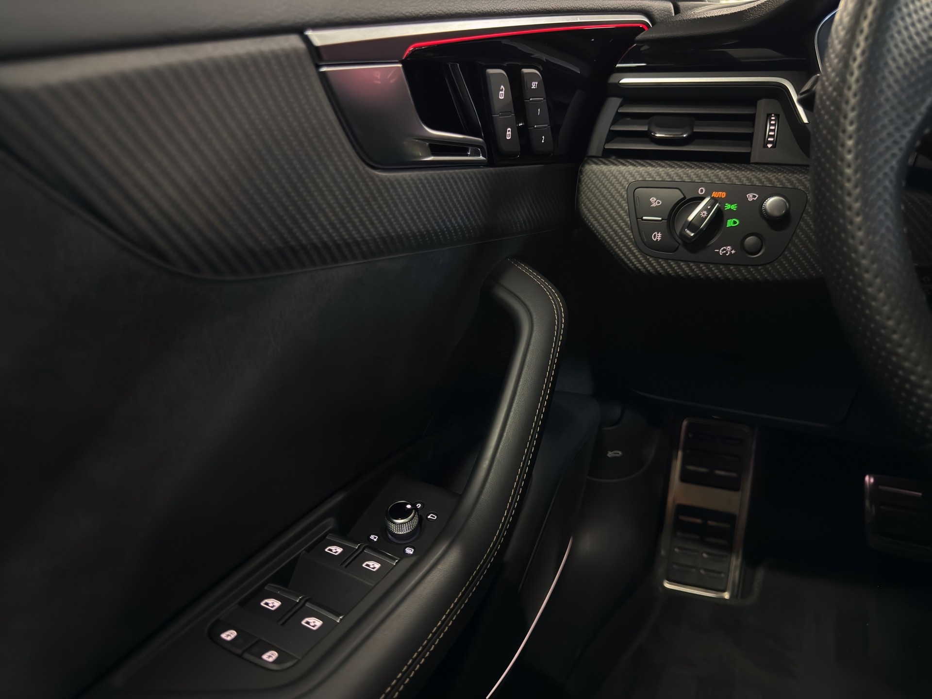 AUDI RS4 Avant quattro tiptronic-image-21