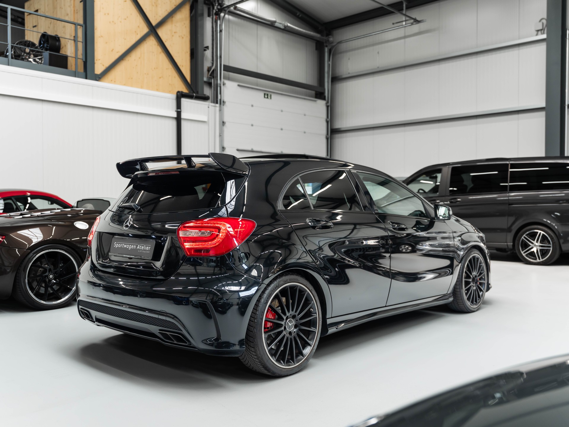 MERCEDES-BENZ A 45 AMG 4Matic Speedshift 7G-DCT-showroom-element-3