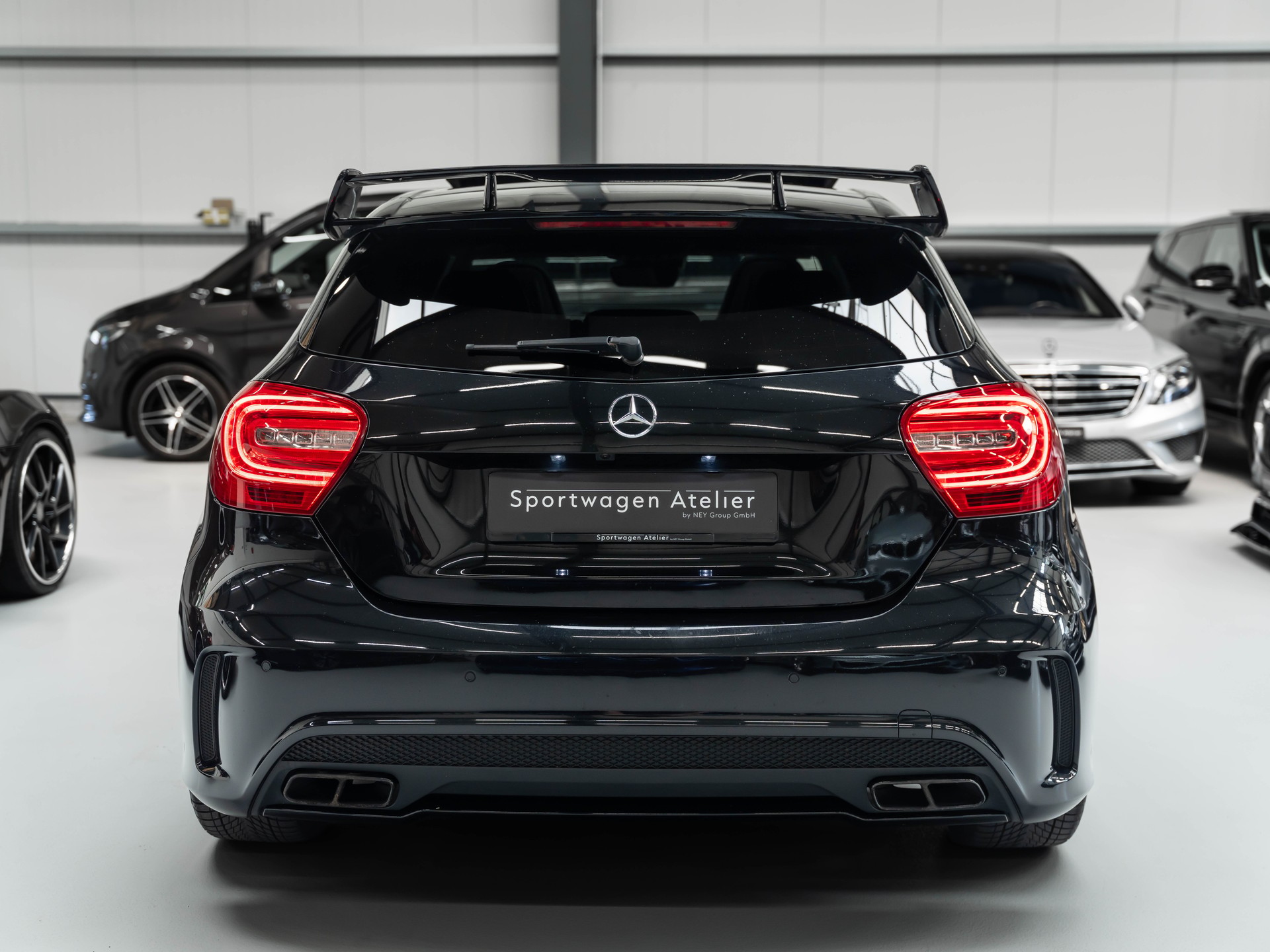 MERCEDES-BENZ A 45 AMG 4Matic Speedshift 7G-DCT-showroom-element-2