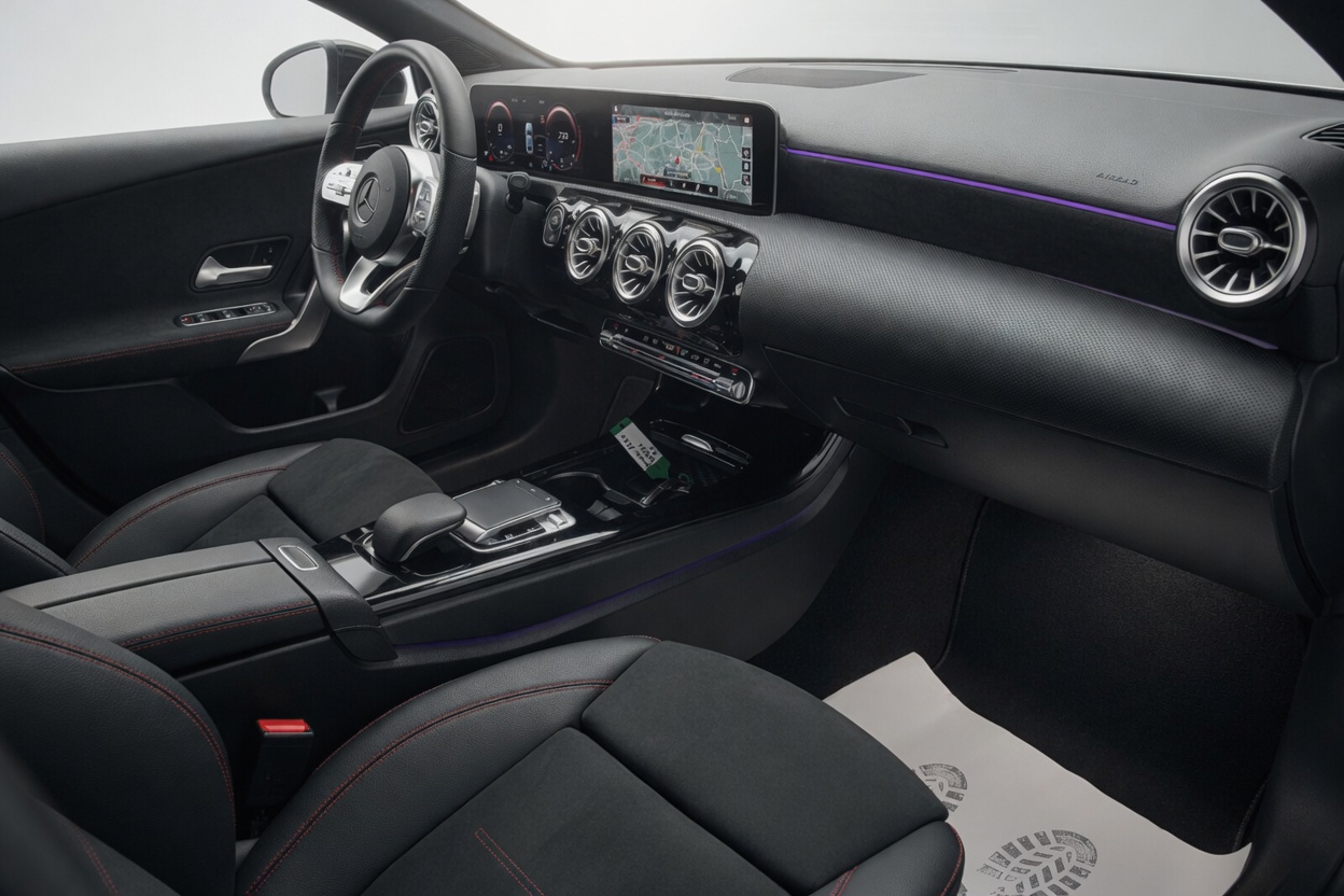 MERCEDES-BENZ A 220 d AMG Line 8G-DCT-image-9