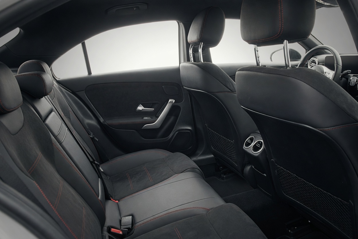 MERCEDES-BENZ A 220 d AMG Line 8G-DCT-image-8