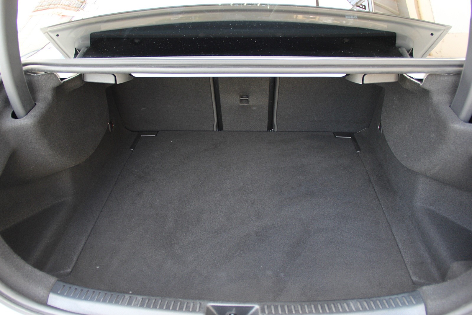 MERCEDES-BENZ A 220 d AMG Line 8G-DCT-image-14