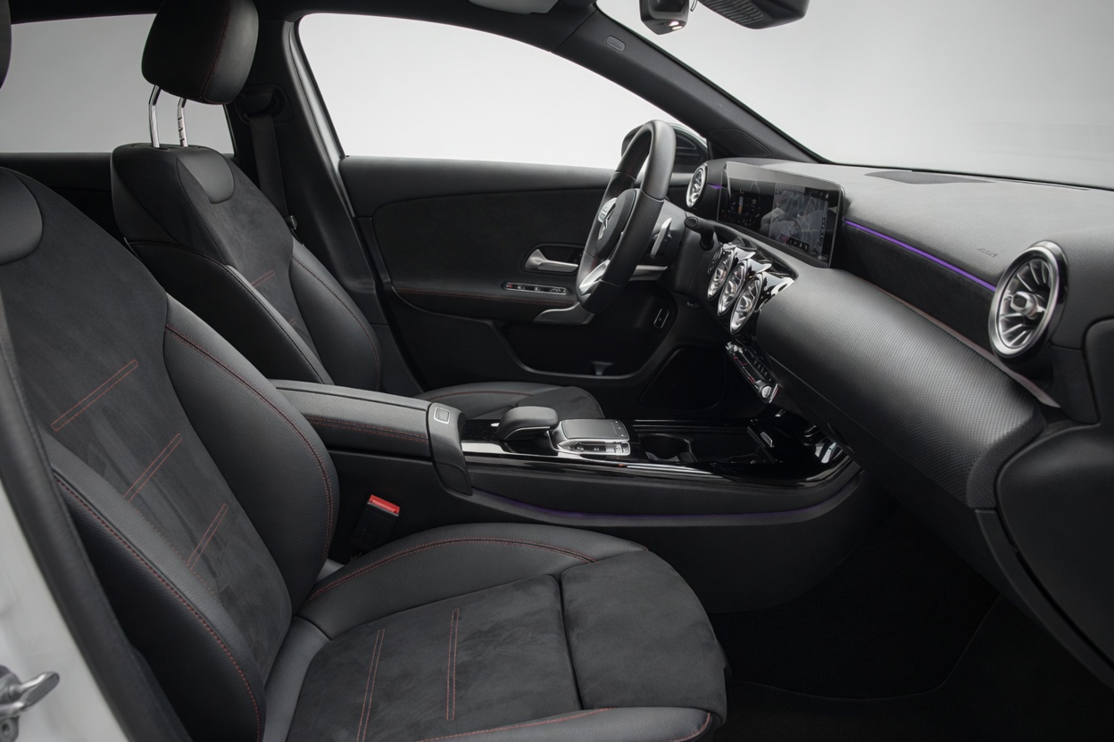 MERCEDES-BENZ A 220 d AMG Line 8G-DCT-image-6