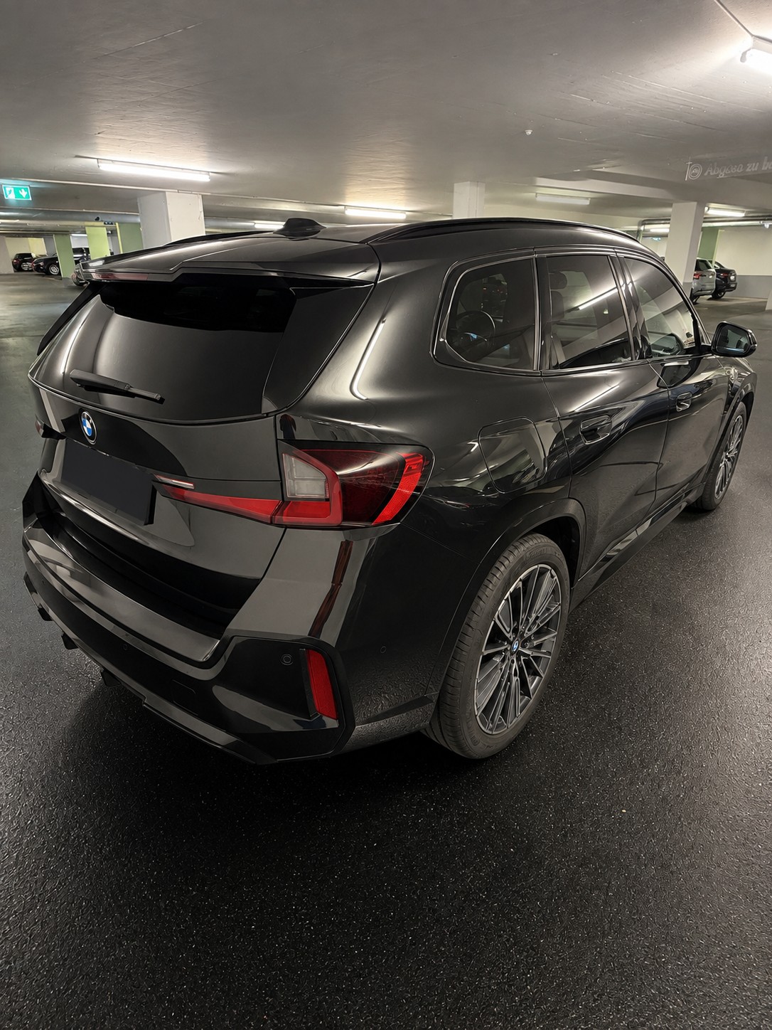 BMW 23i xDrive-image-2