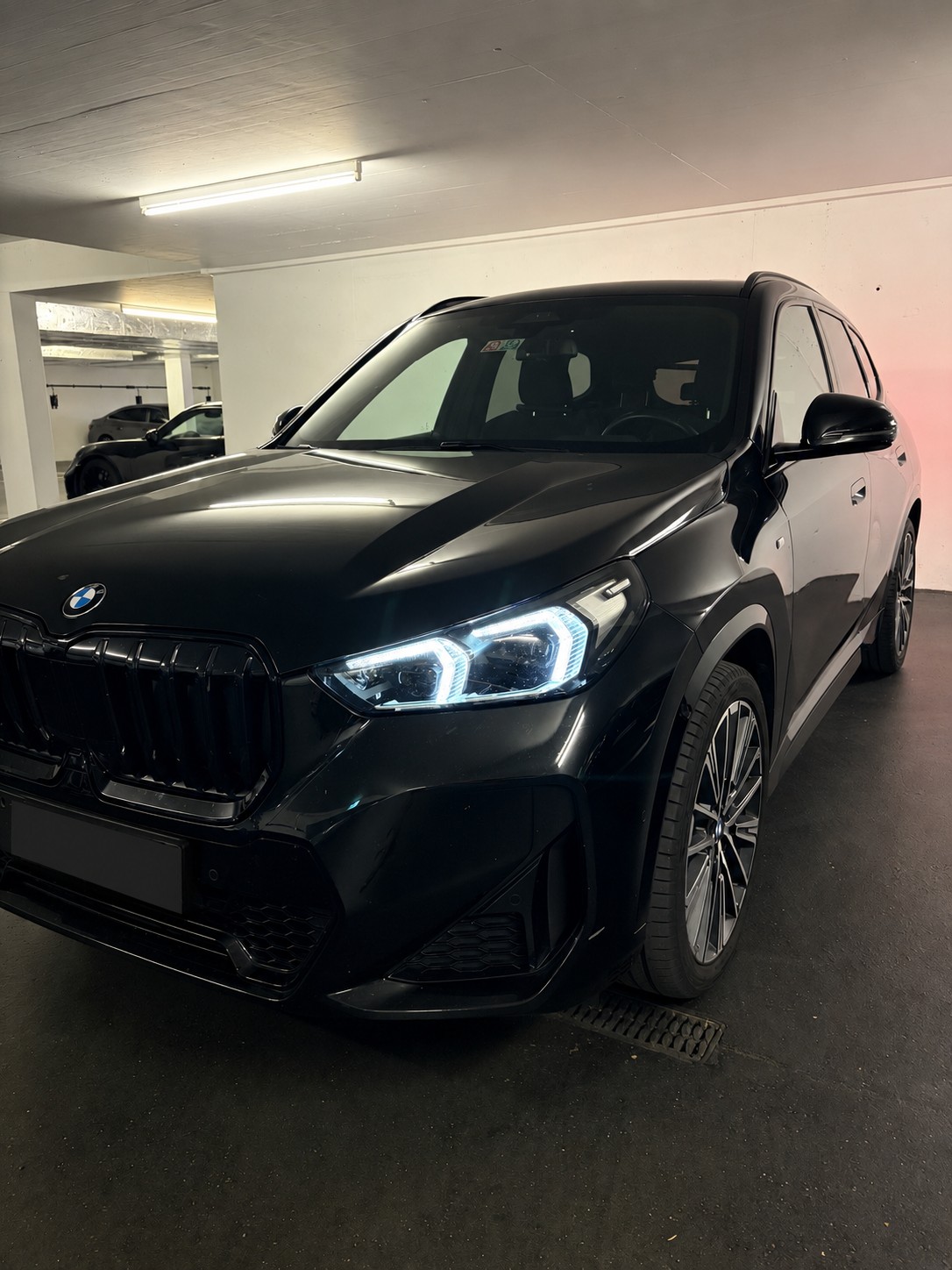 BMW 23i xDrive-image-1