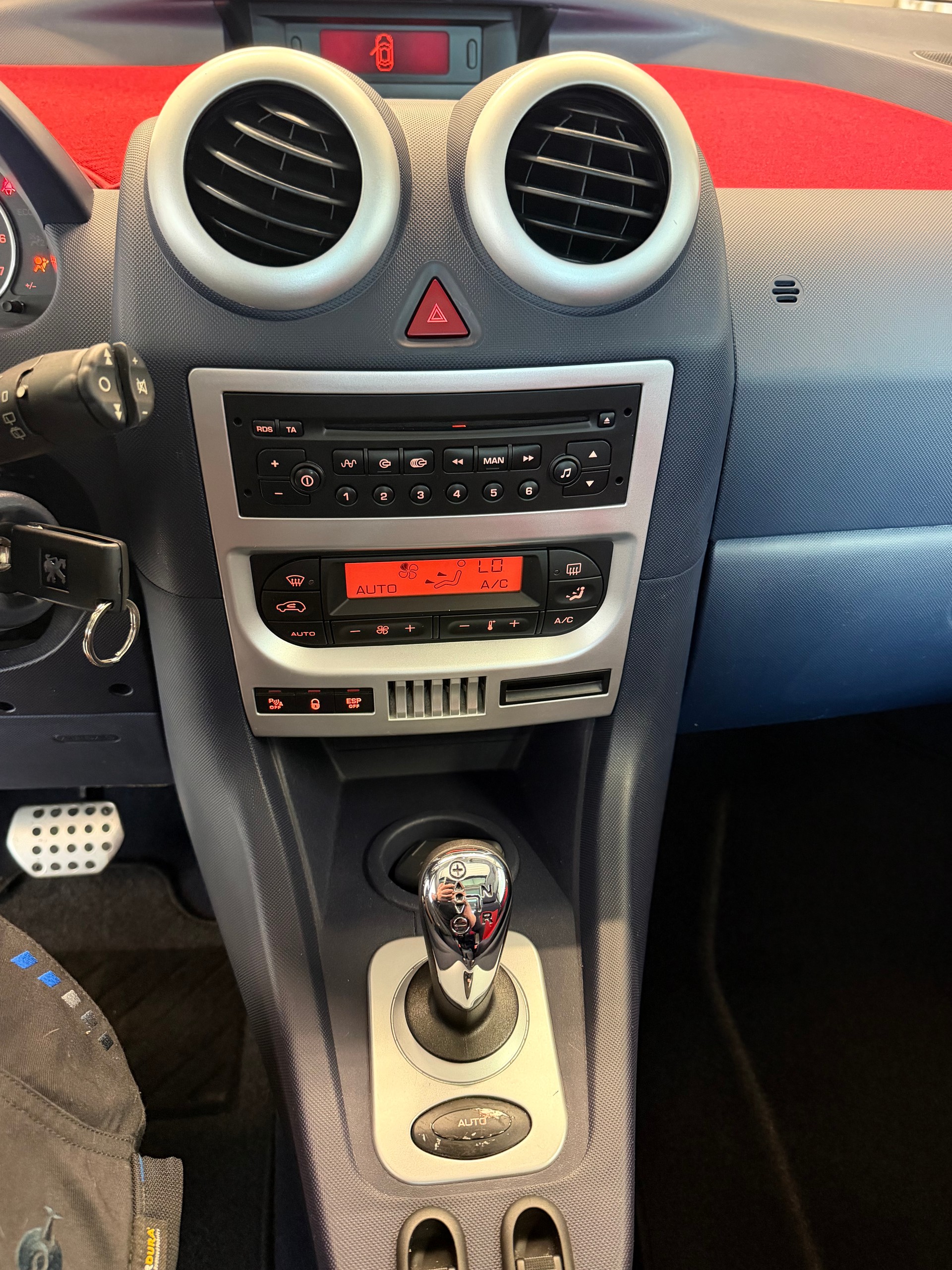 PEUGEOT 1007 1.6 Trendy 2-Tronic-image-10
