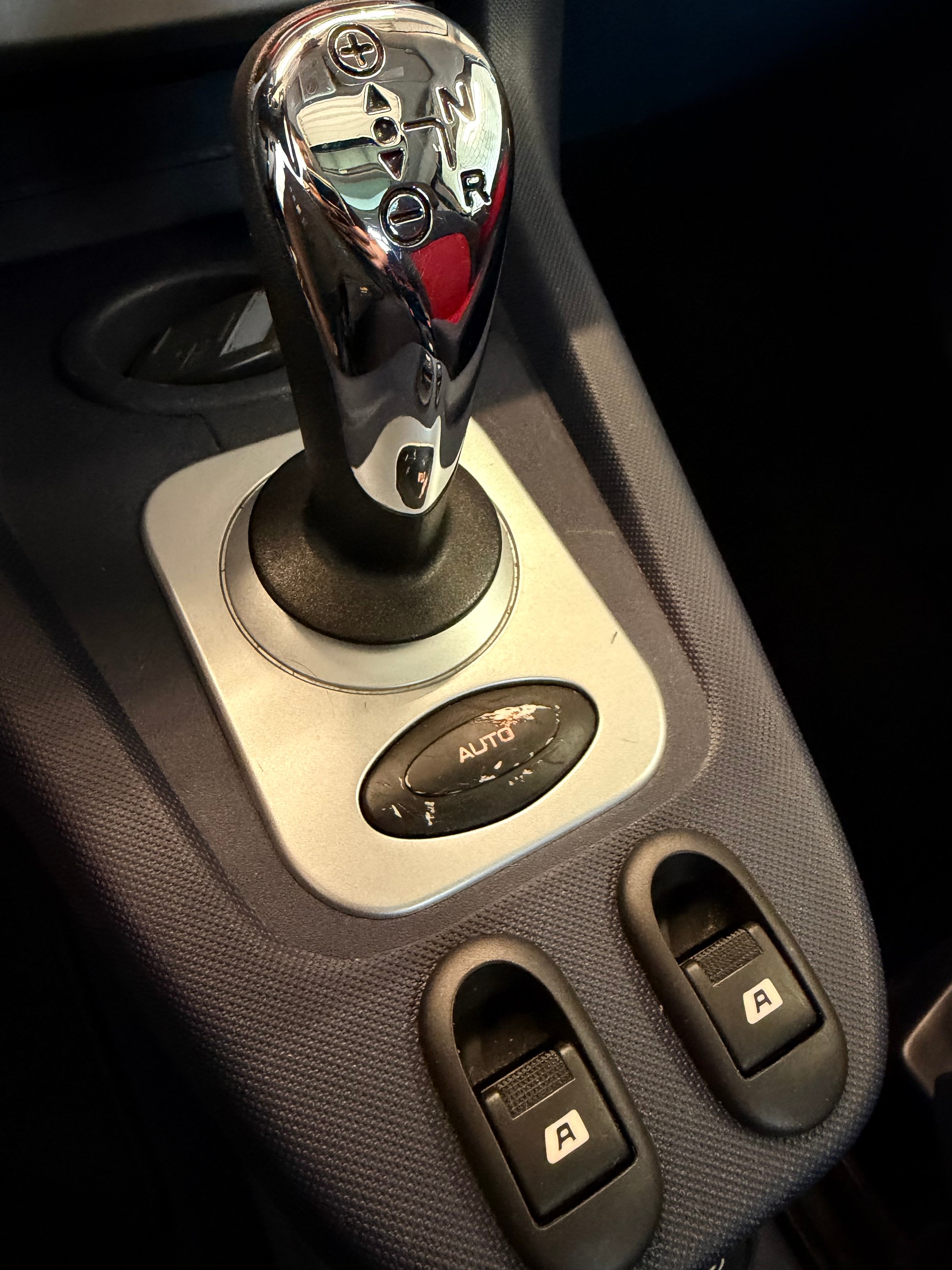PEUGEOT 1007 1.6 Trendy 2-Tronic-image-11