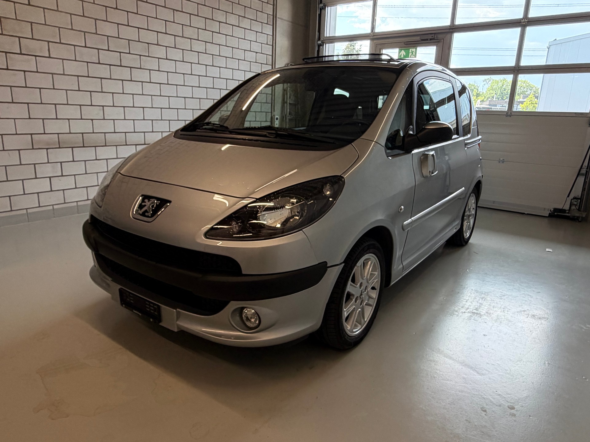 PEUGEOT 1007 1.6 Trendy 2-Tronic-image-0
