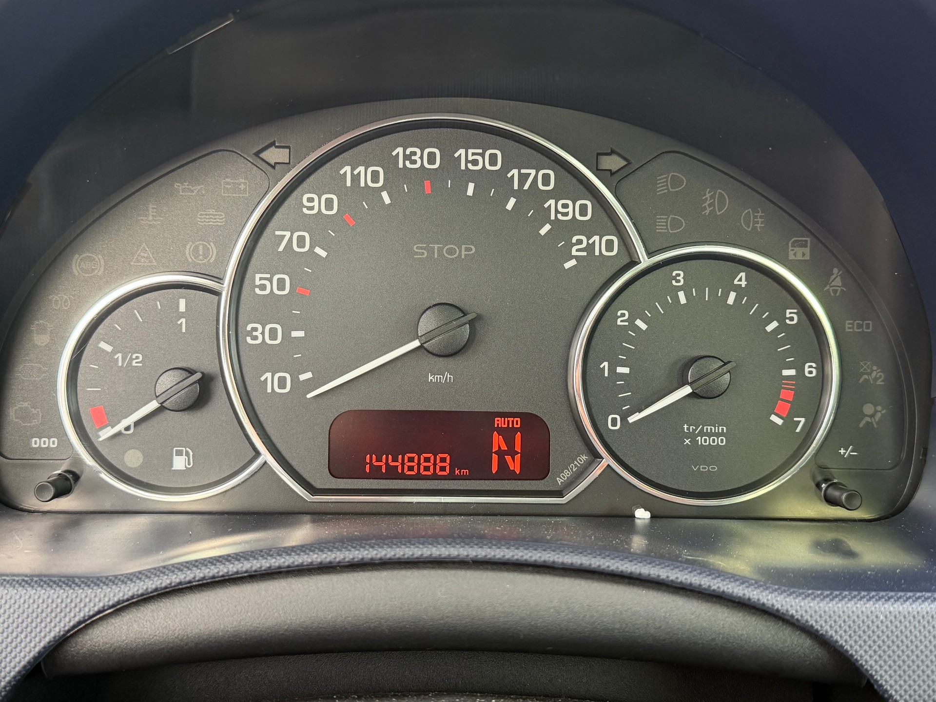 PEUGEOT 1007 1.6 Trendy 2-Tronic-image-12