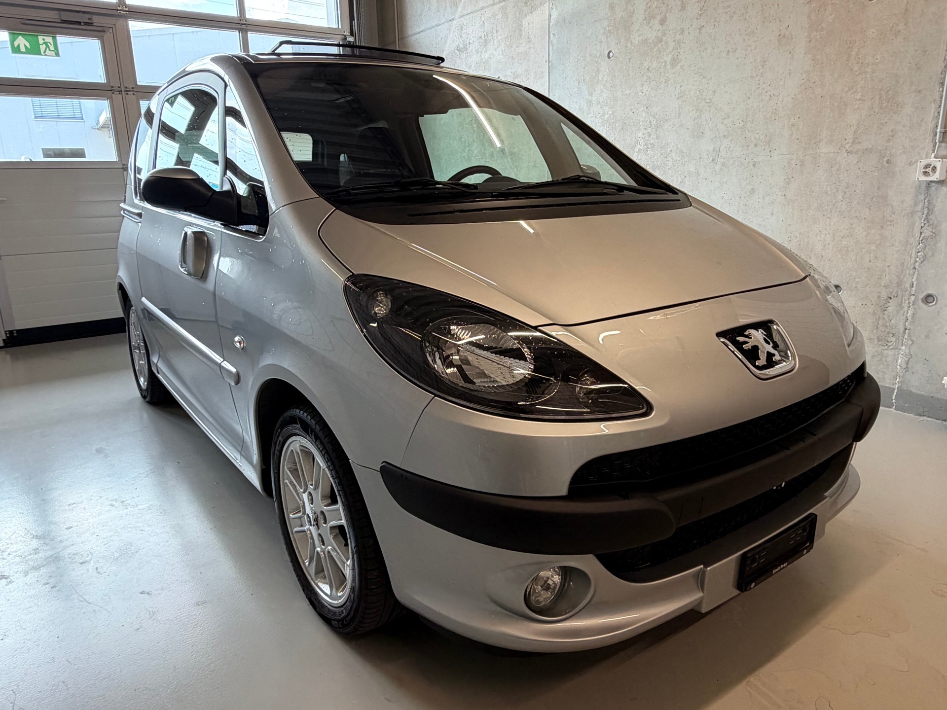 PEUGEOT 1007 1.6 Trendy 2-Tronic-image-1