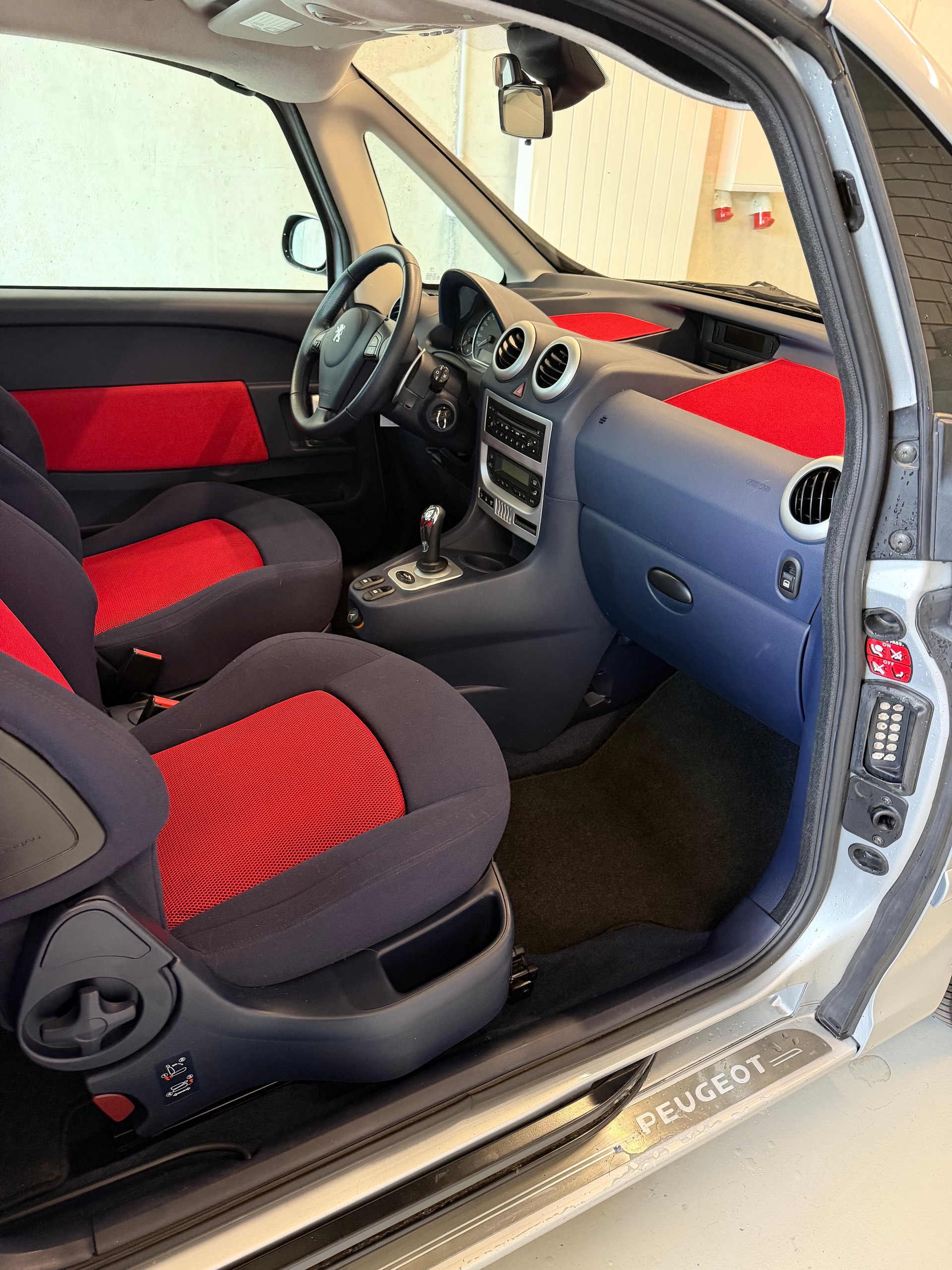 PEUGEOT 1007 1.6 Trendy 2-Tronic-image-7
