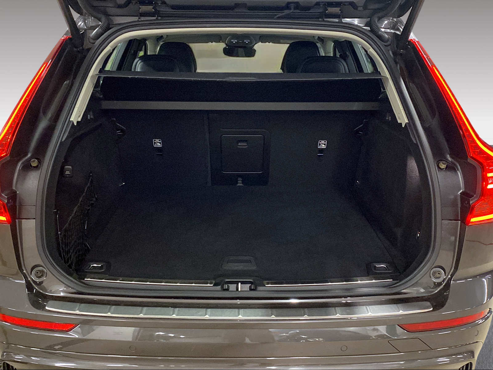 VOLVO XC60 2.0 B5 MH Plus Dark AWD-image-14
