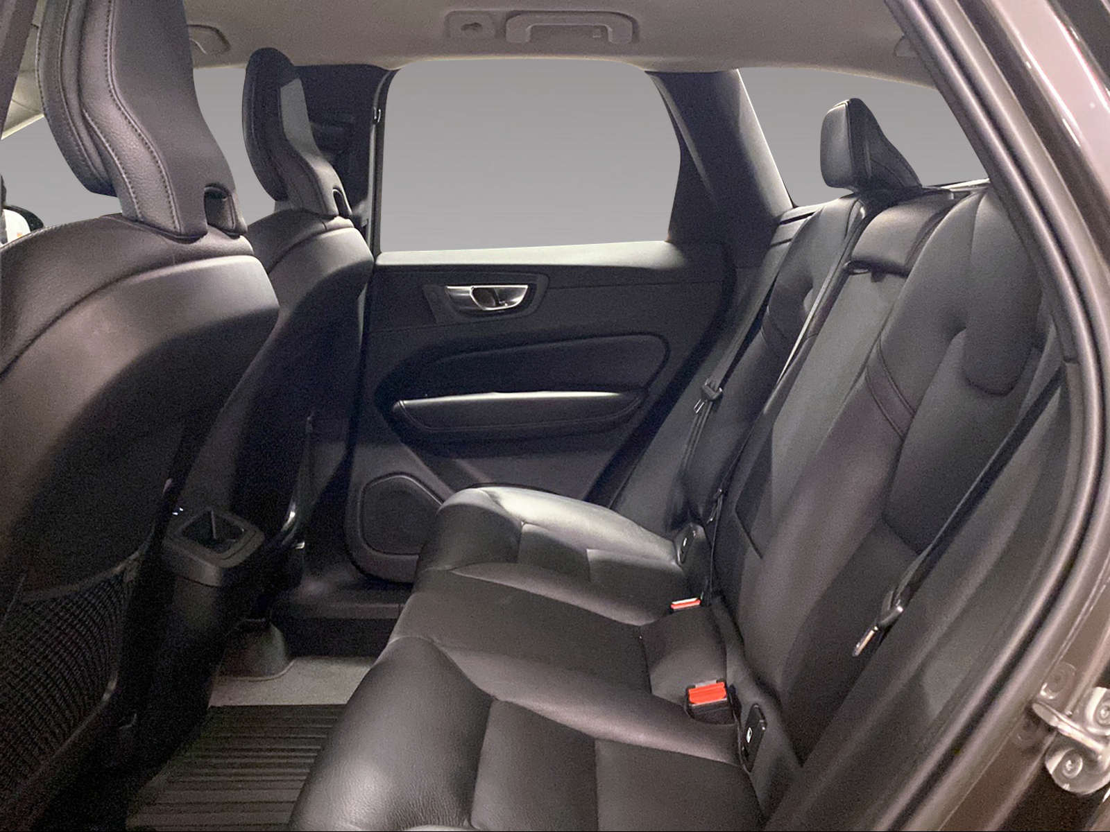 VOLVO XC60 2.0 B5 MH Plus Dark AWD-image-9