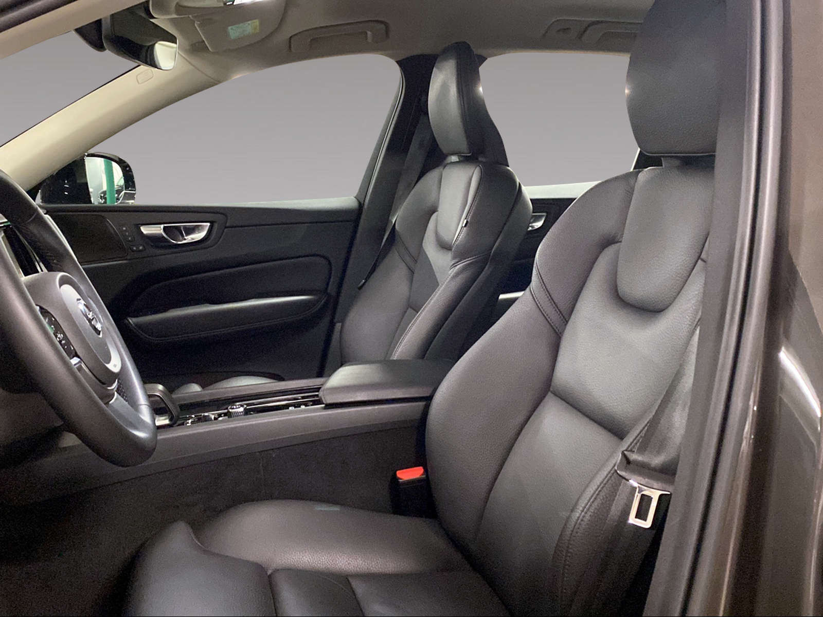 VOLVO XC60 2.0 B5 MH Plus Dark AWD-image-6