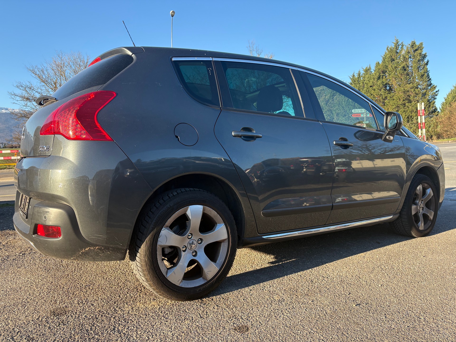 PEUGEOT 3008 1.6 16V T Allure Tiptronic-image-3