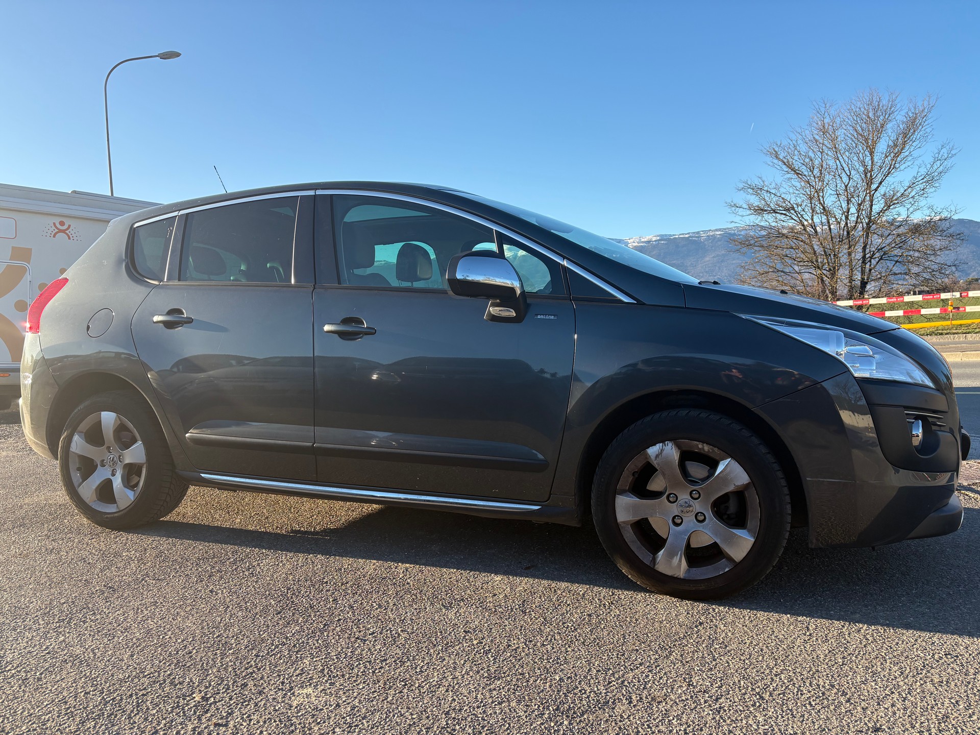 PEUGEOT 3008 1.6 16V T Allure Tiptronic-image-2