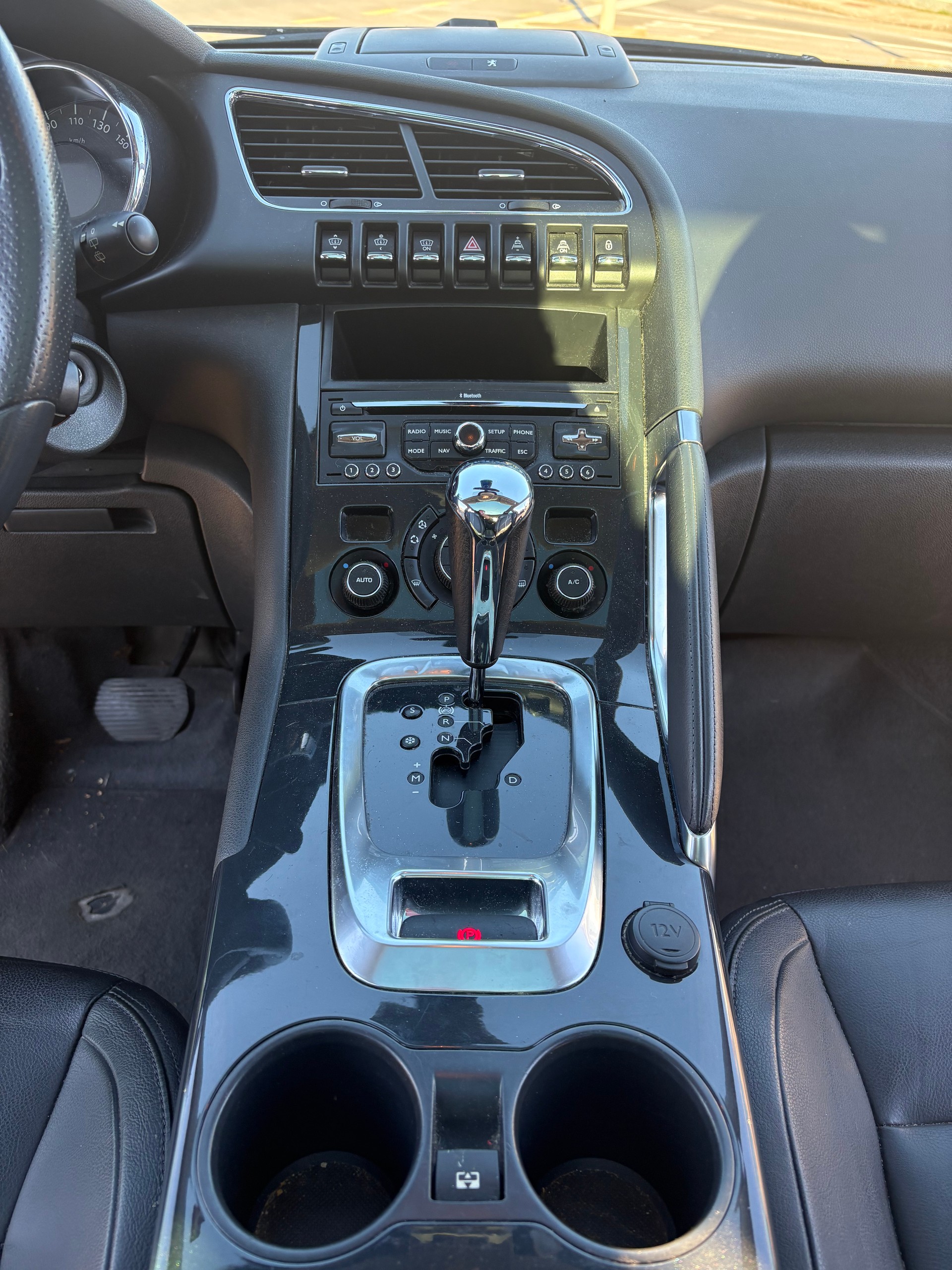 PEUGEOT 3008 1.6 16V T Allure Tiptronic-image-9