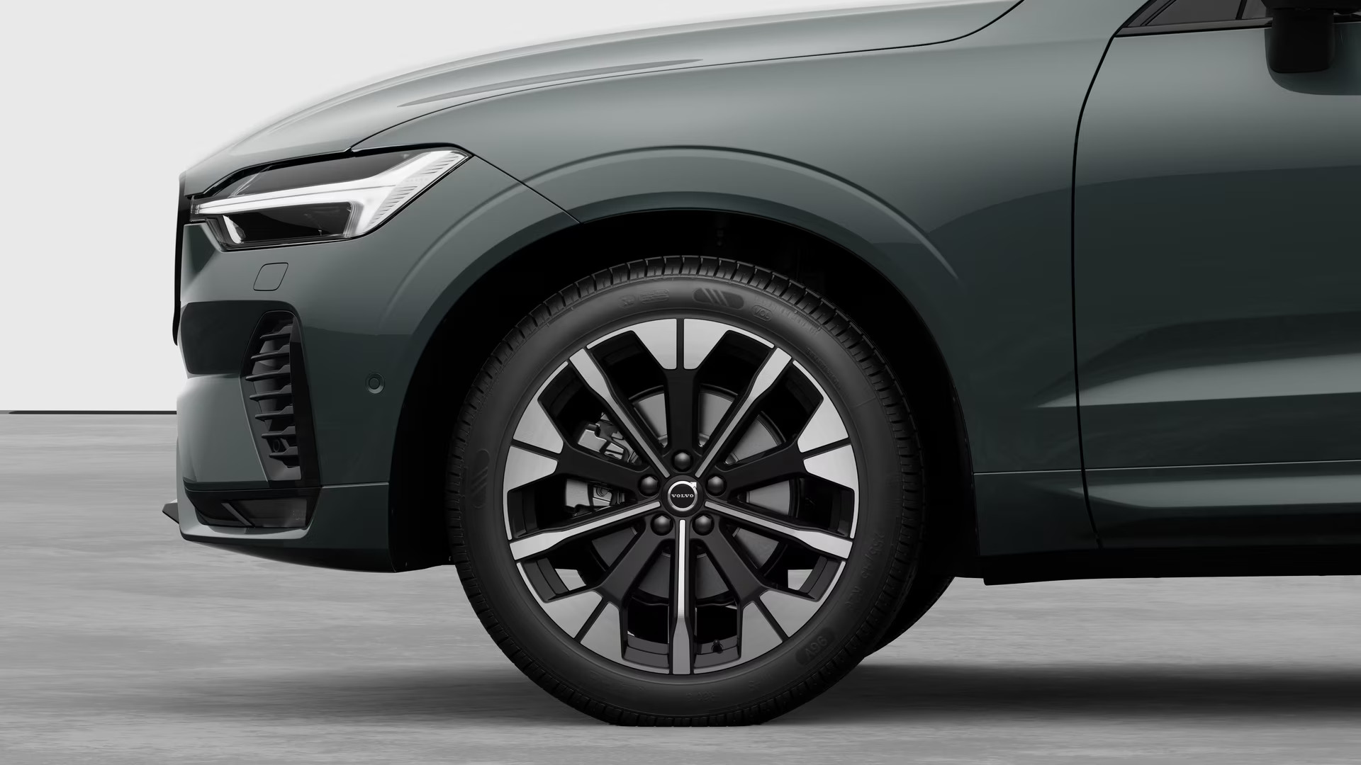 VOLVO XC60 2.0 B5 Allradantrieb Benzin Ultra Dark-image-2
