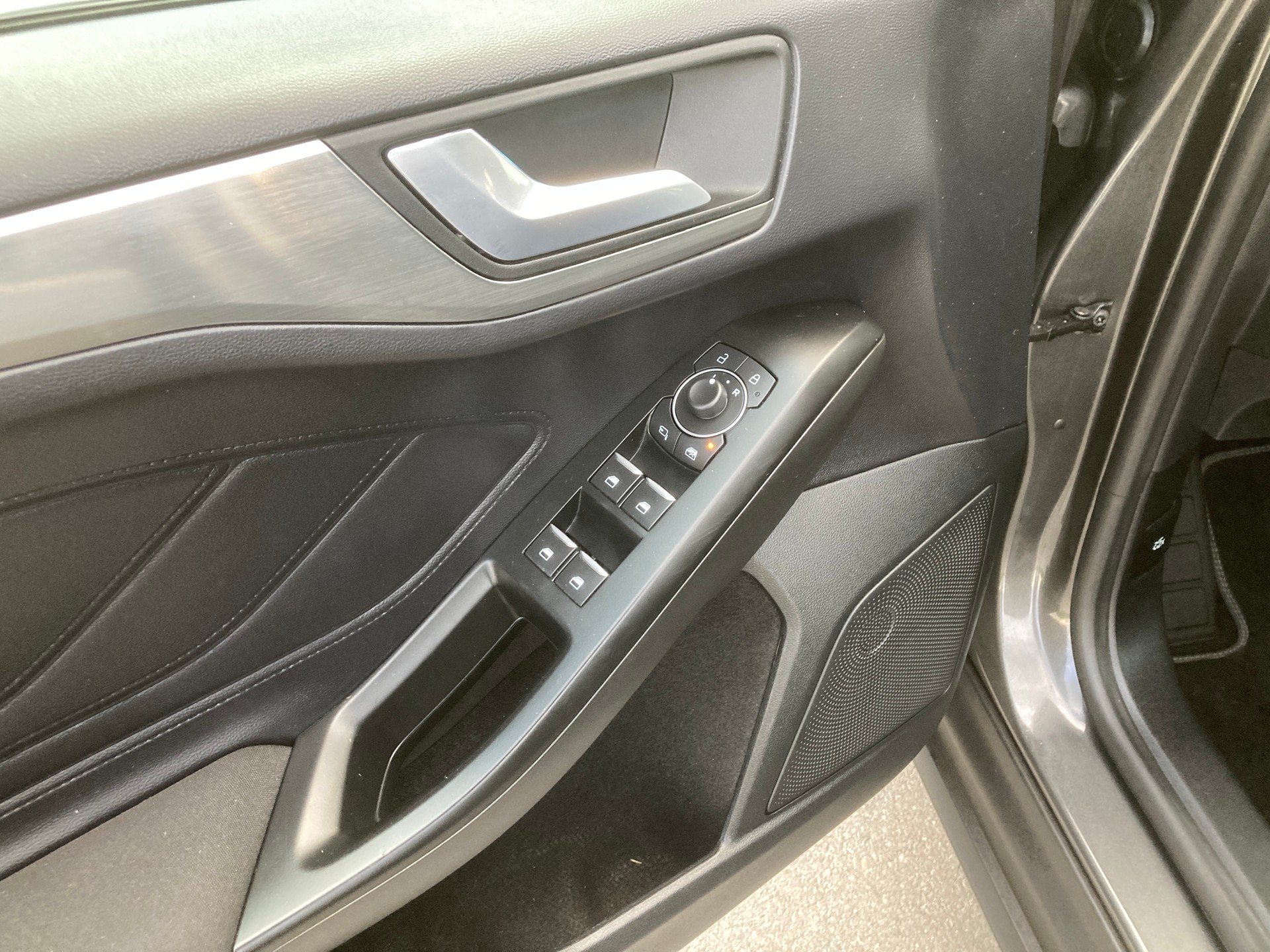 FORD Focus 1.0 MHEV Titanium X Automat-image-9
