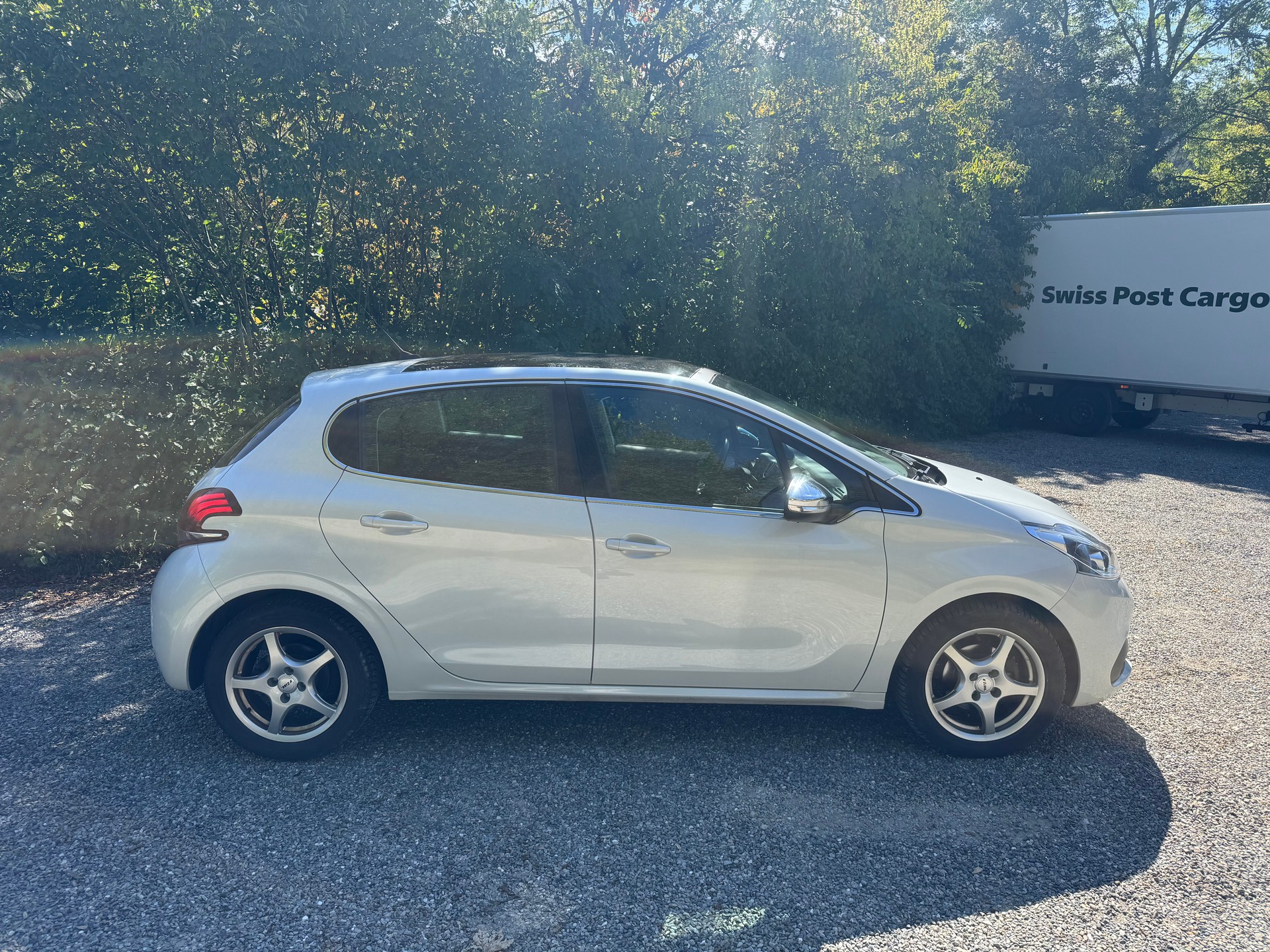 PEUGEOT 208 1.2 PureTech Active EAT6-image-4