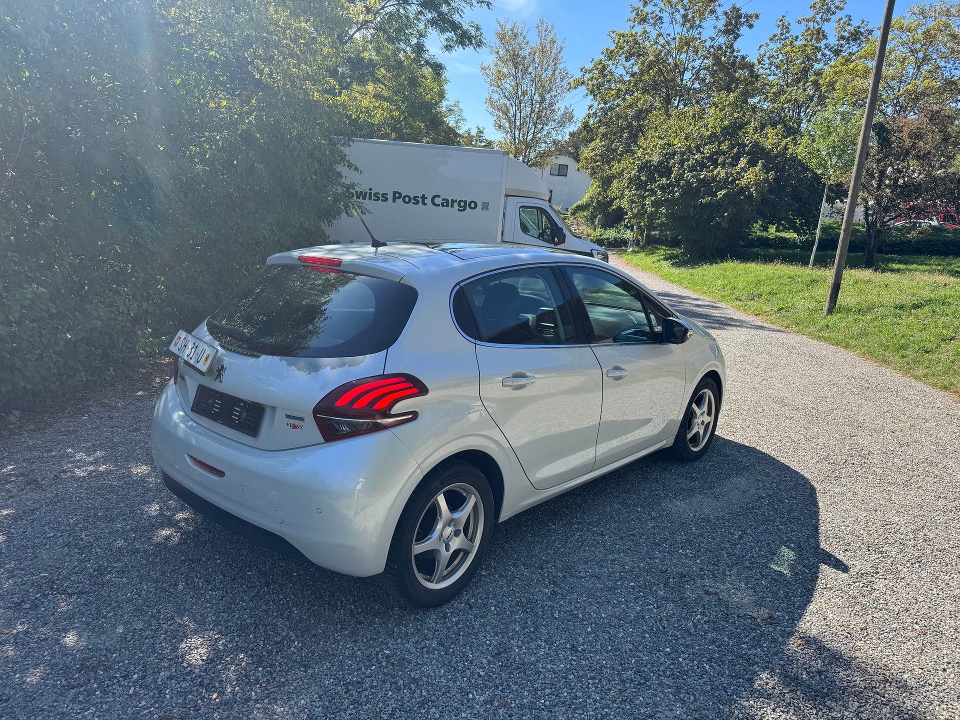 PEUGEOT 208 1.2 PureTech Active EAT6-image-6