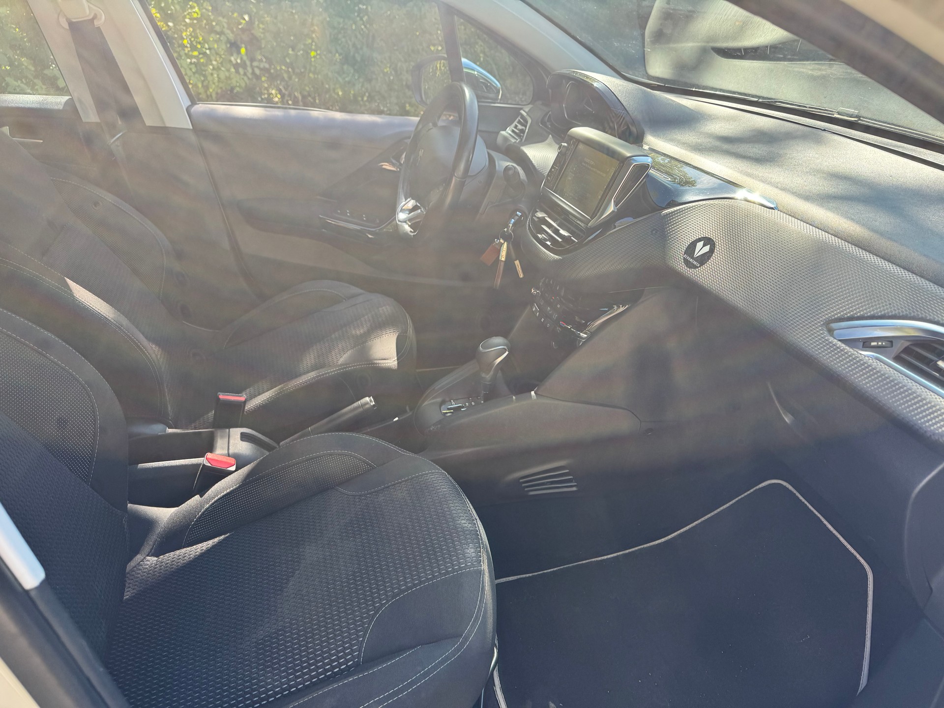 PEUGEOT 208 1.2 PureTech Active EAT6-image-7