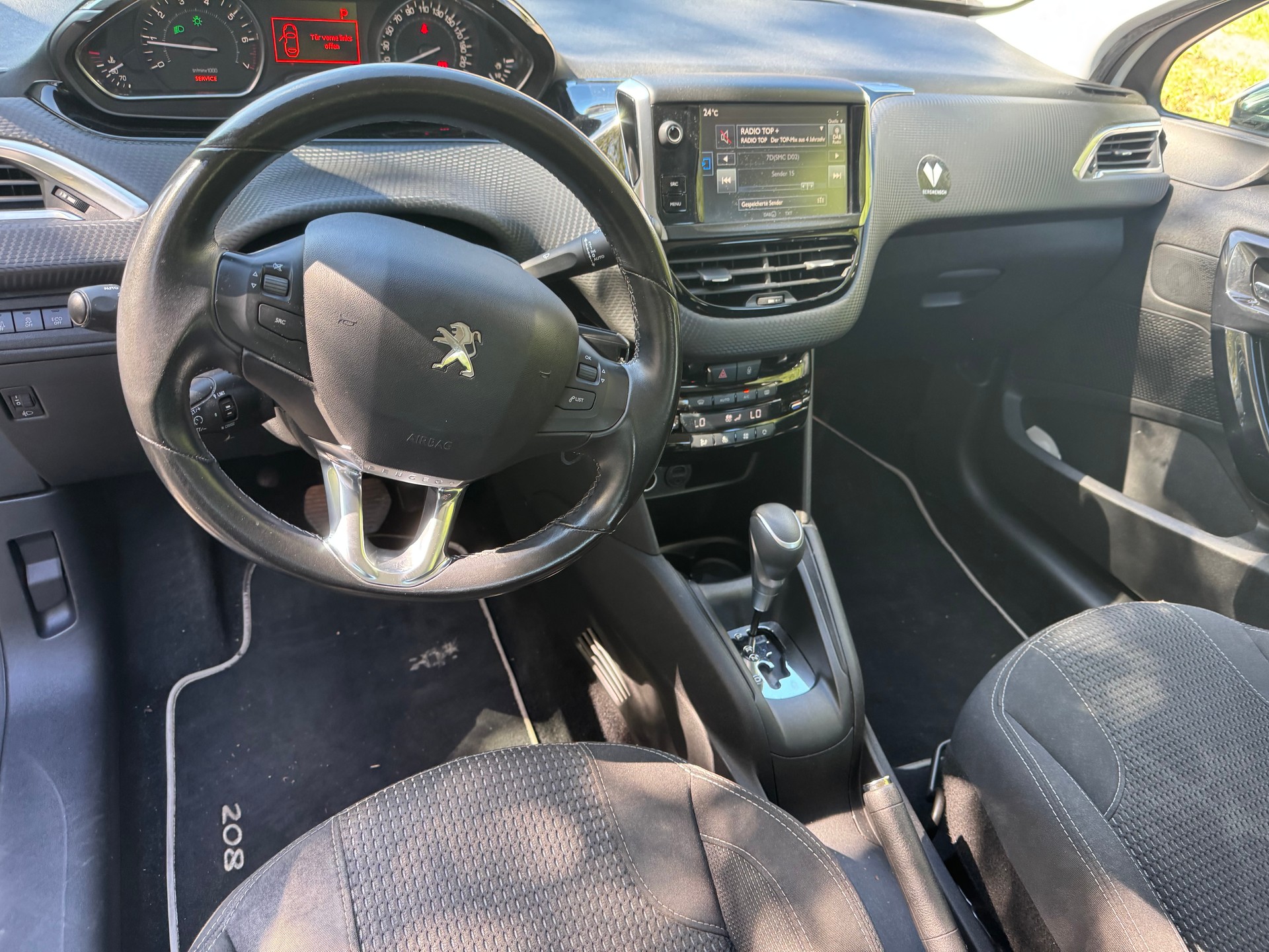 PEUGEOT 208 1.2 PureTech Active EAT6-image-9